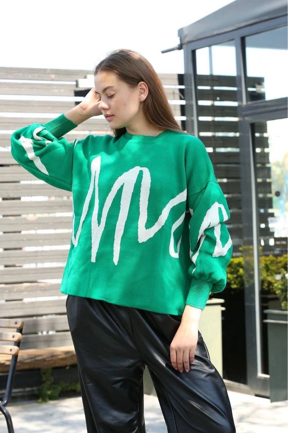 Beyaz çizgili bisiklet yaka kazak yeşil