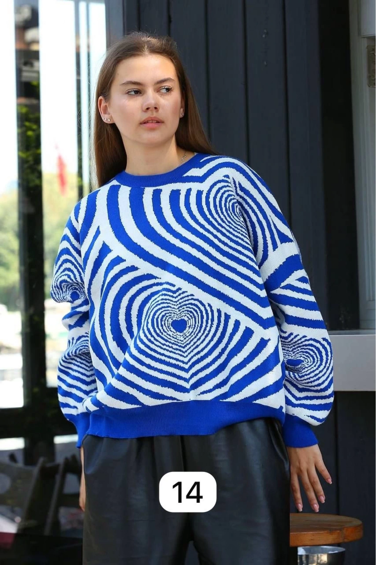 Beyaz kalp çizgili kazak saks mavisi