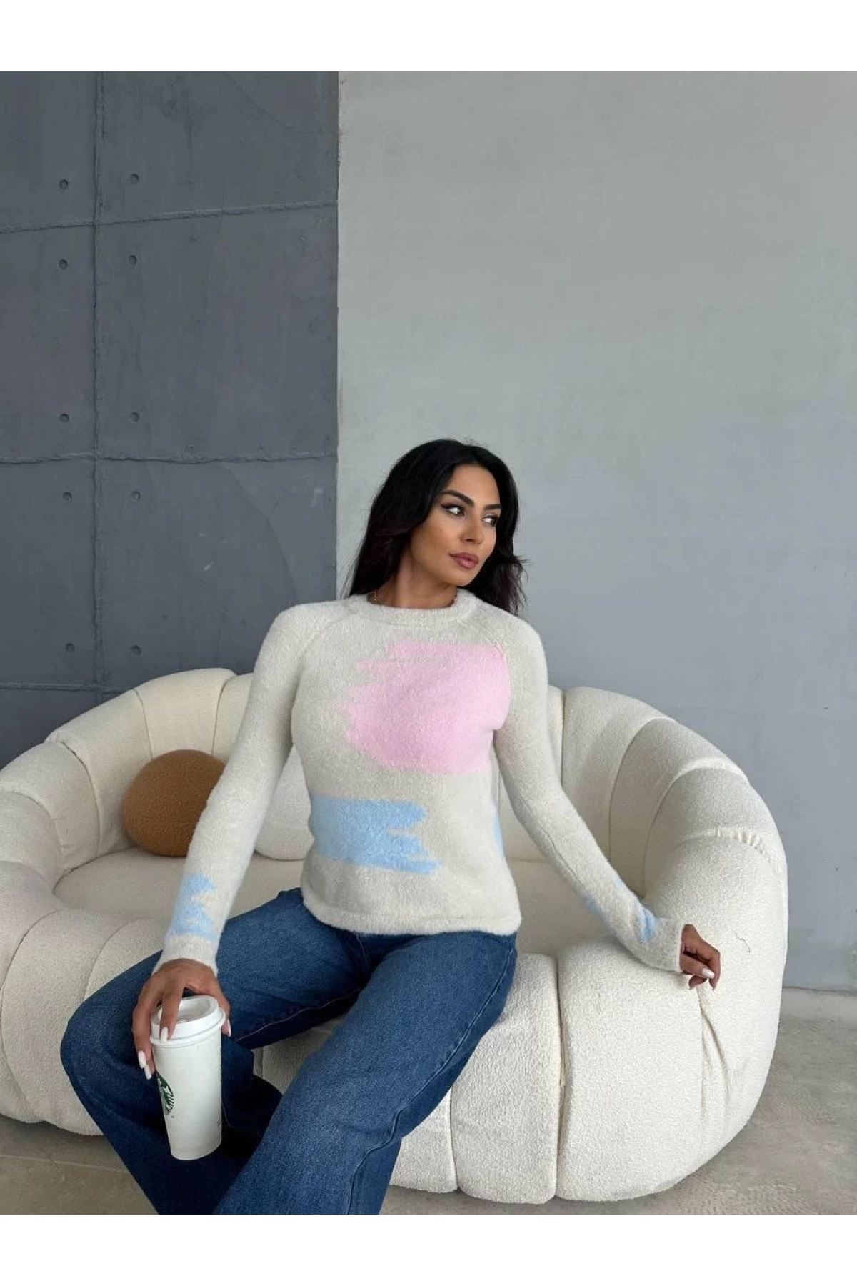 Bıyıklı triko kazak beyaz