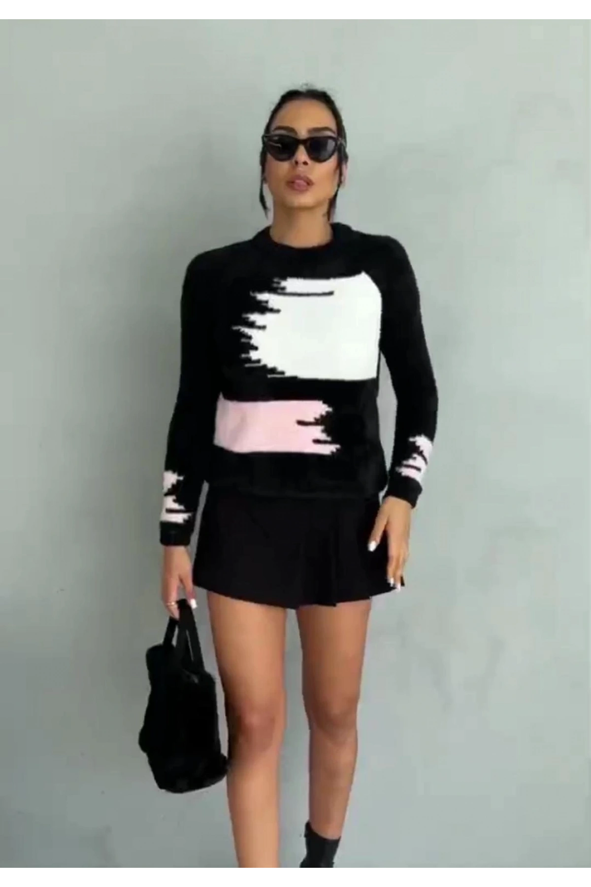 Bıyıklı triko kazak siyah