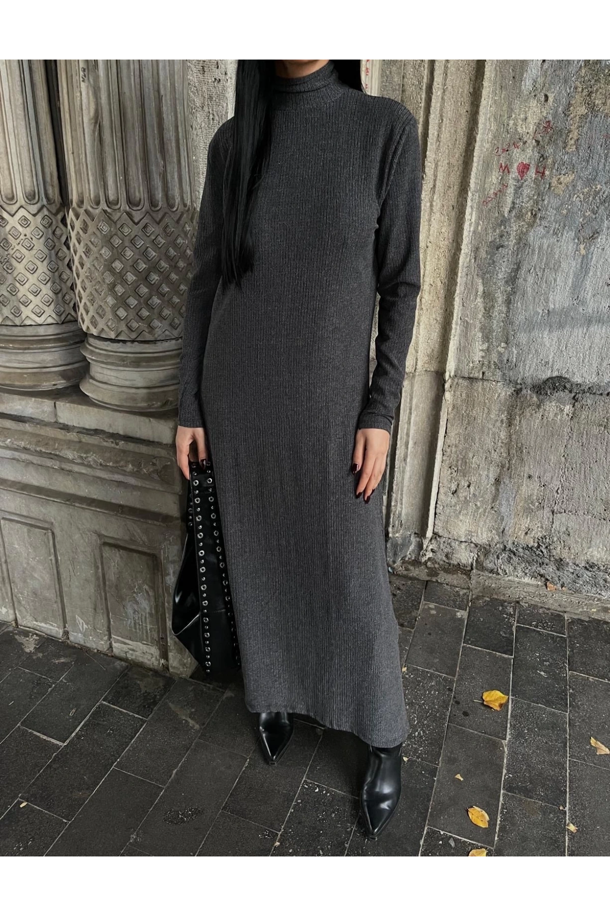 Boğazlı kalın bürümcük uzun elbise siyah