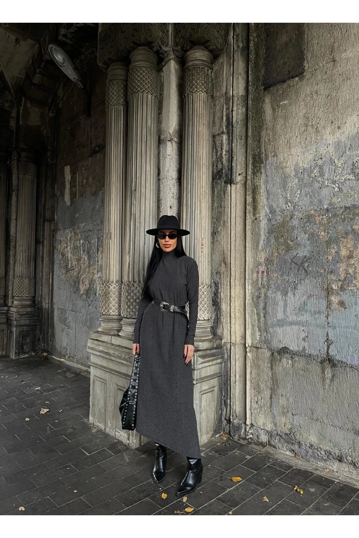 Boğazlı kalın bürümcük uzun elbise siyah