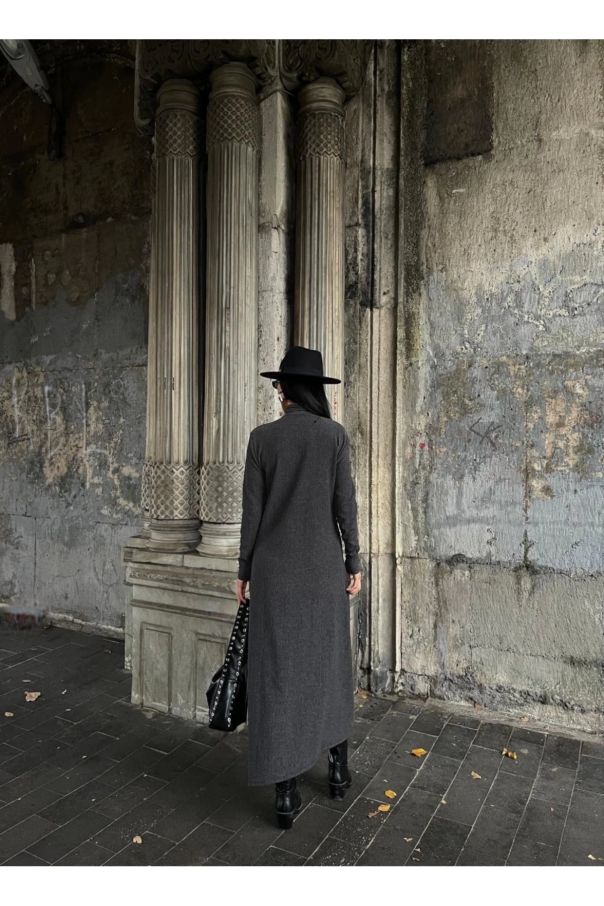 Boğazlı kalın bürümcük uzun elbise siyah