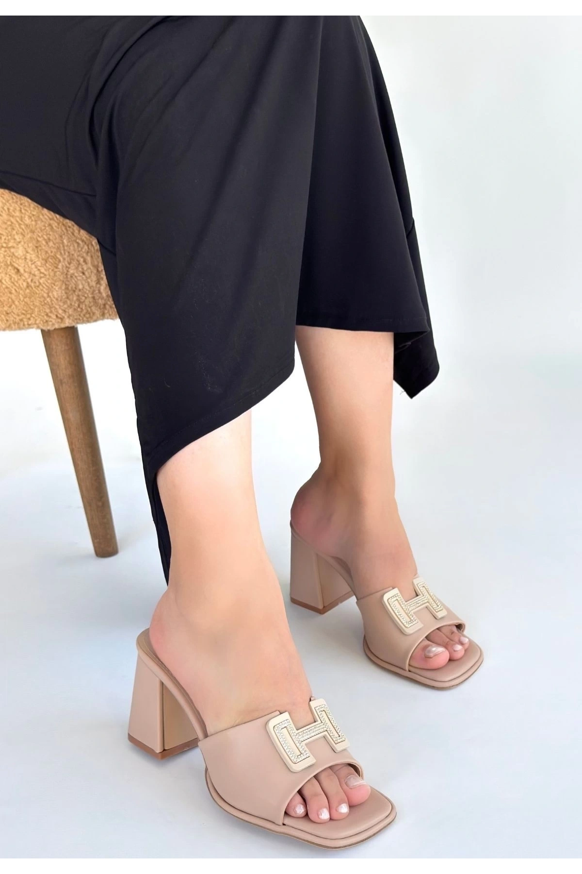 Caren Bej Cilt Topuklu Terlik