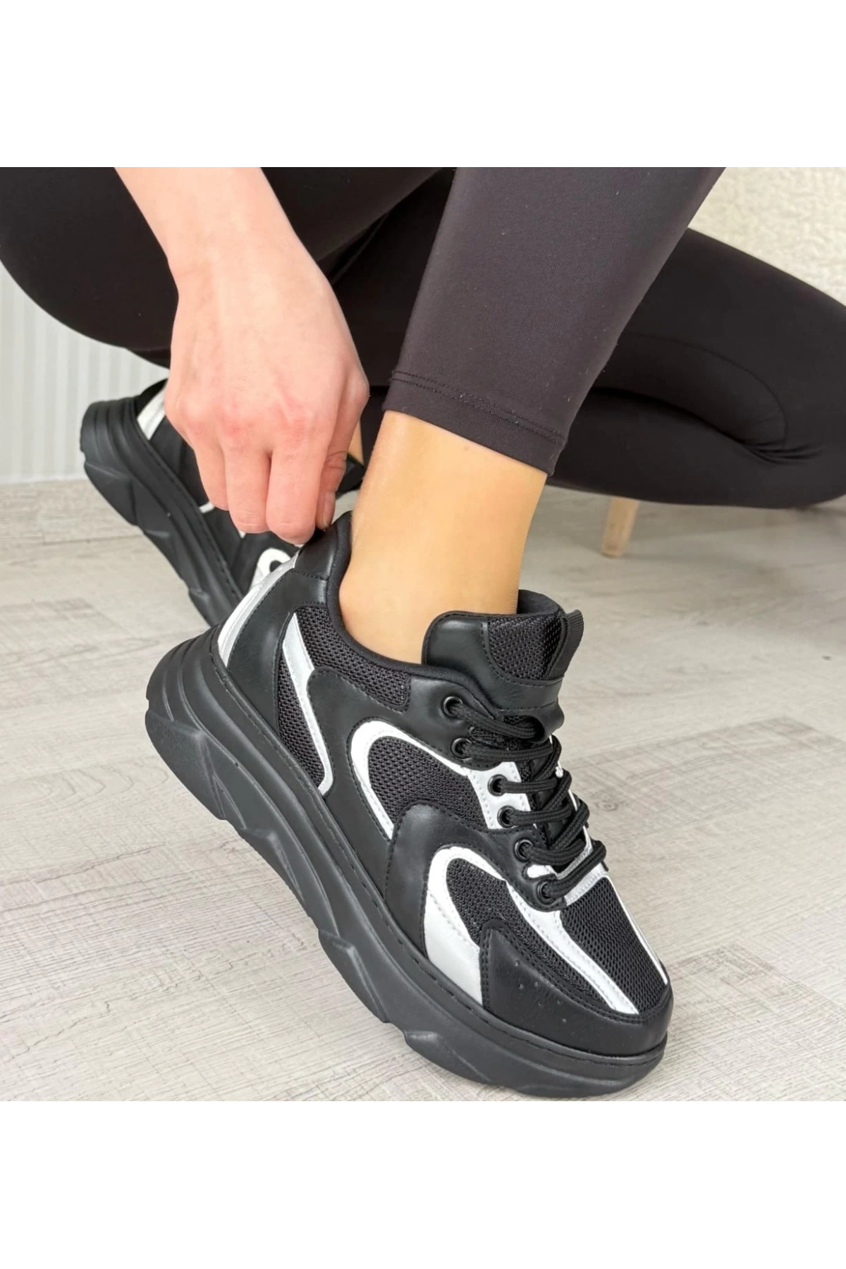 Cata Siyah Cilt Beyaz Detaylı Spor Ayakkabı