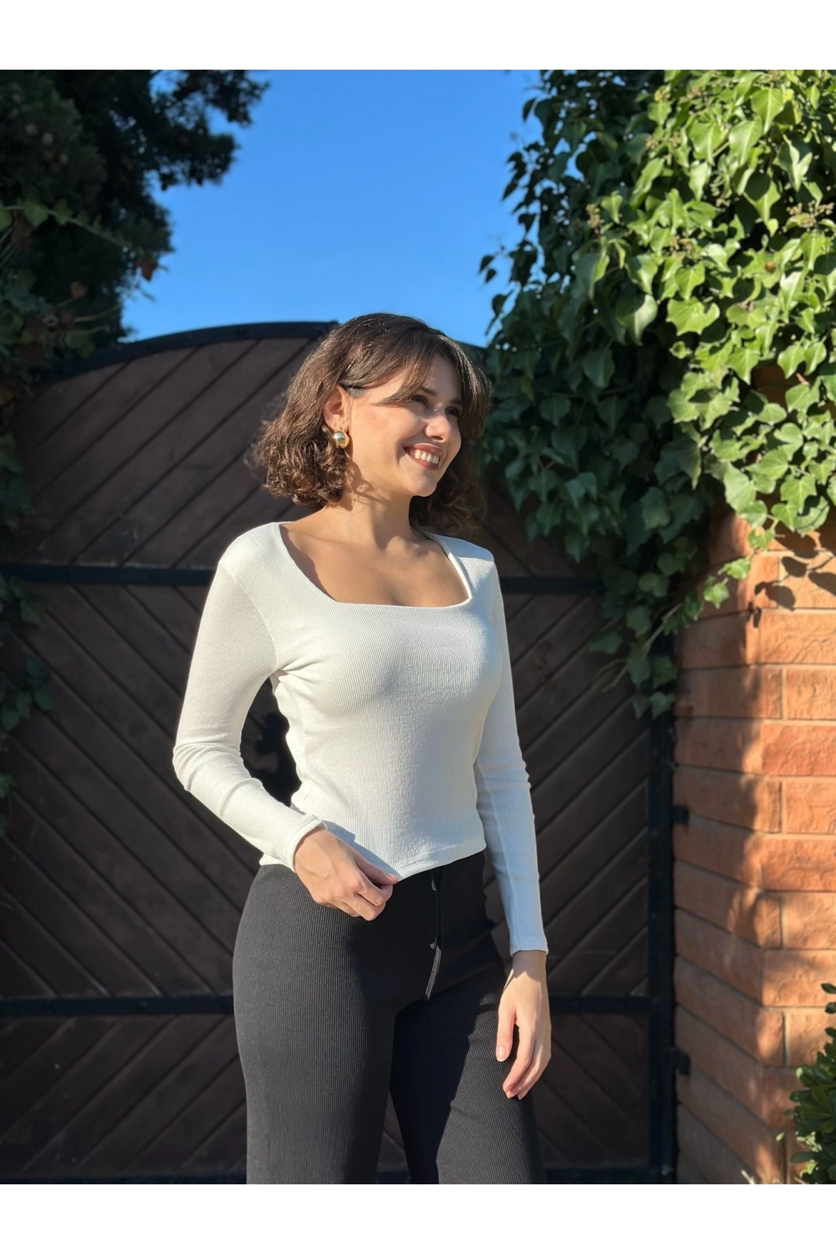 Çerçeve yaka kaşkorse bluz beyaz