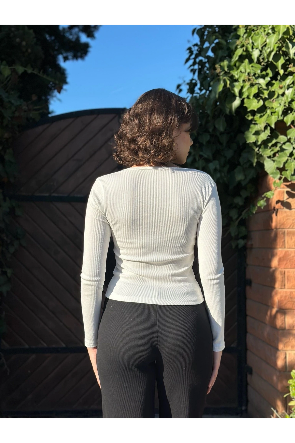 Çerçeve yaka kaşkorse bluz beyaz