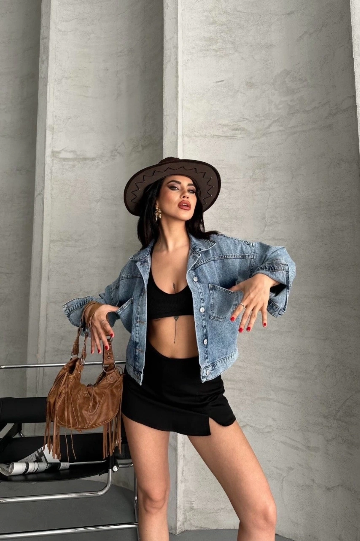 Çift cepli kol katlamalı kar yıkama crop kot ceket mavi d2000