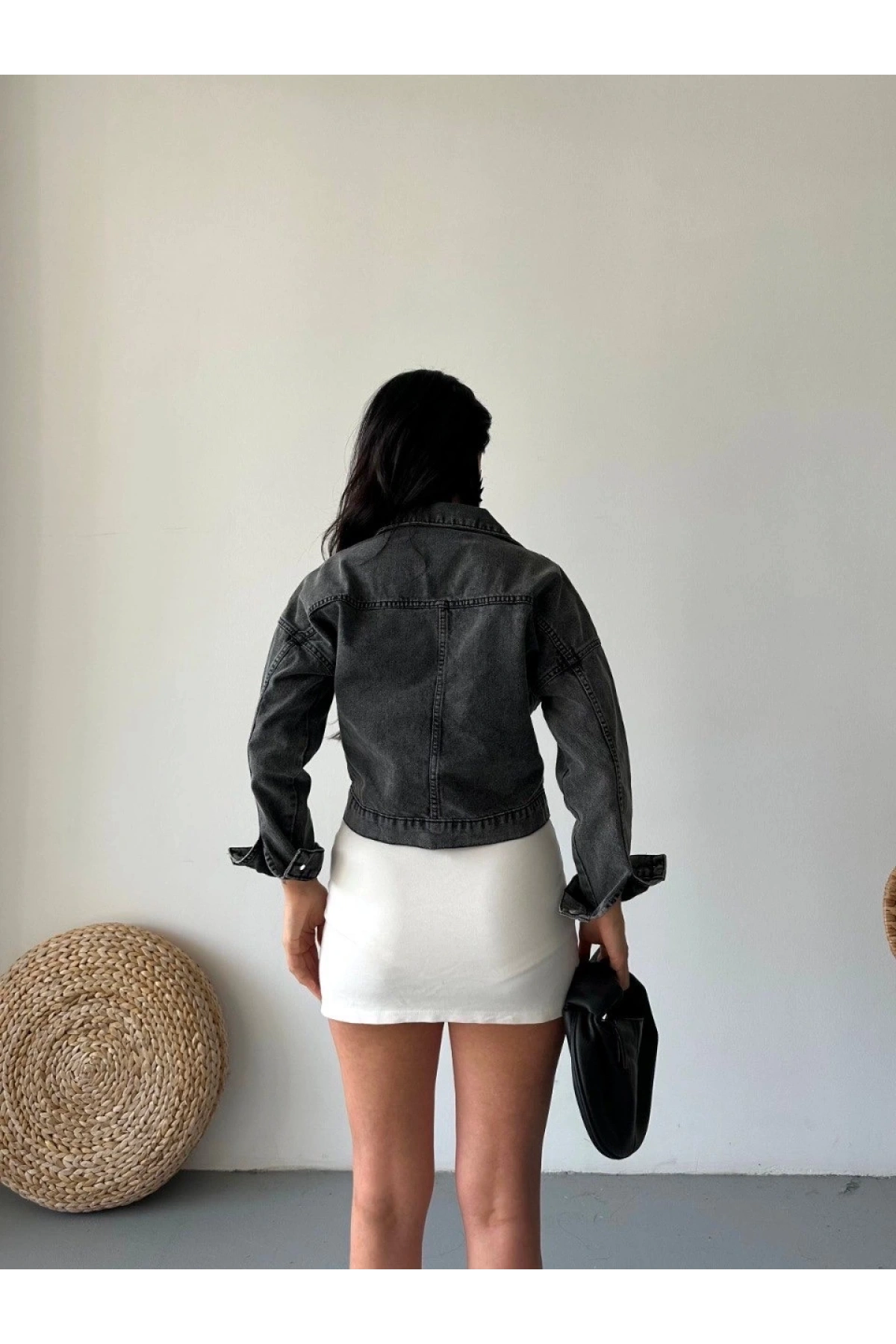 Çift cepli kol katlamalı süper taş enzim yıkama crop kot ceket füme d2000