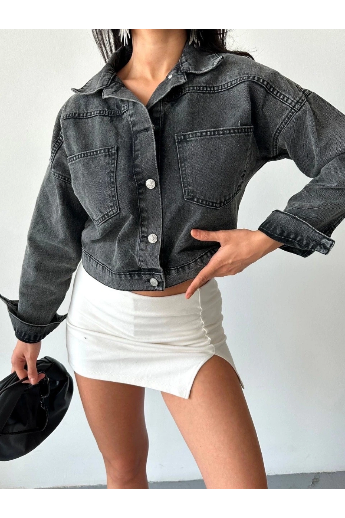Çift cepli kol katlamalı süper taş enzim yıkama crop kot ceket füme d2000
