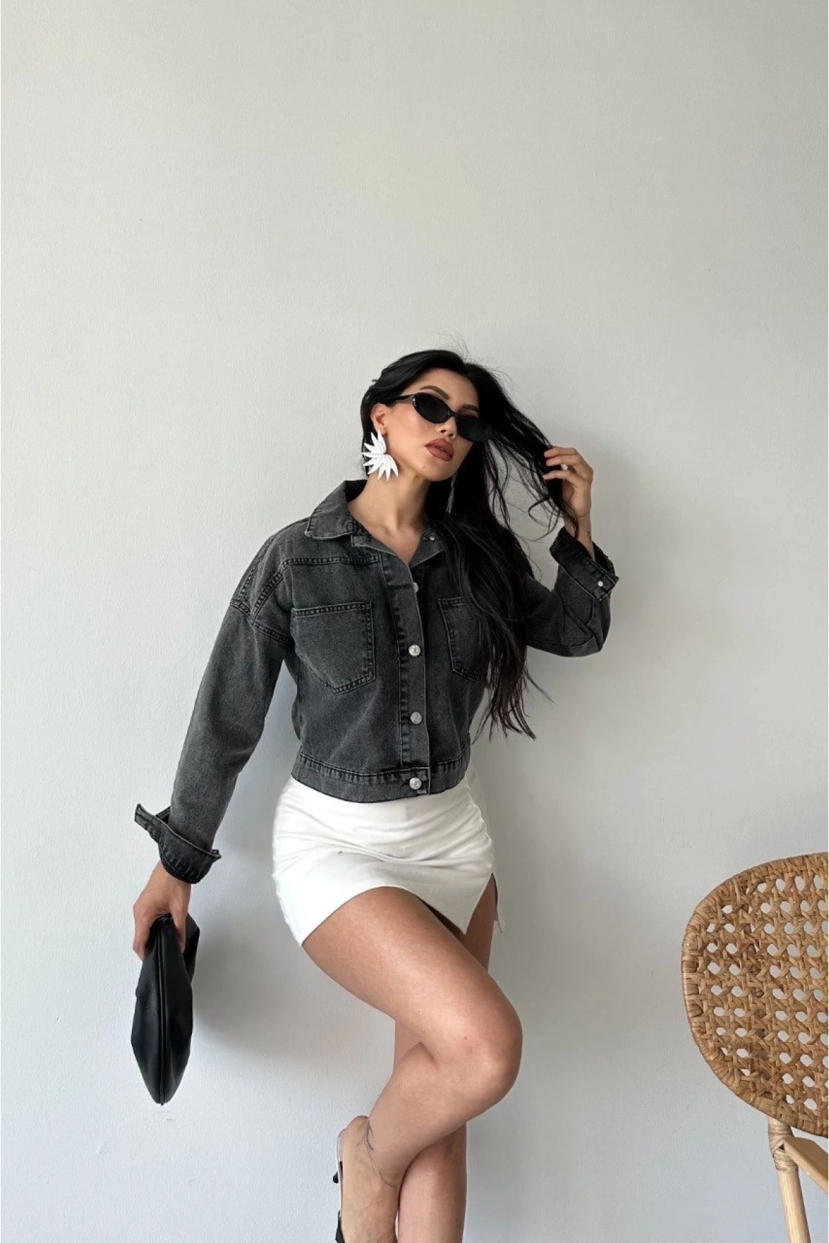 Çift cepli kol katlamalı süper taş enzim yıkama crop kot ceket füme d2000