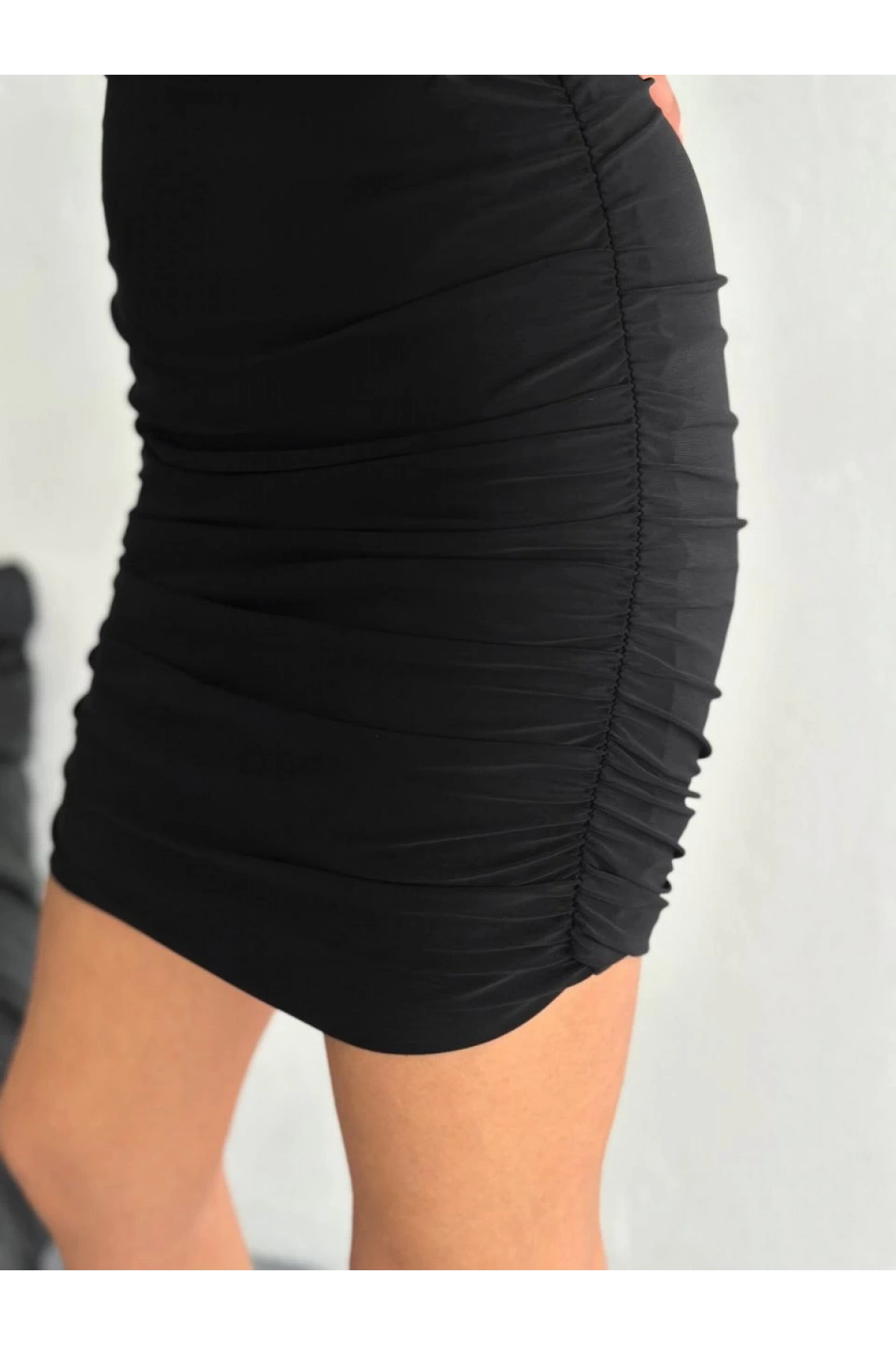 Göğüs ve Yanlar dekolteli Kolsuz Boy Elbise - Siyah