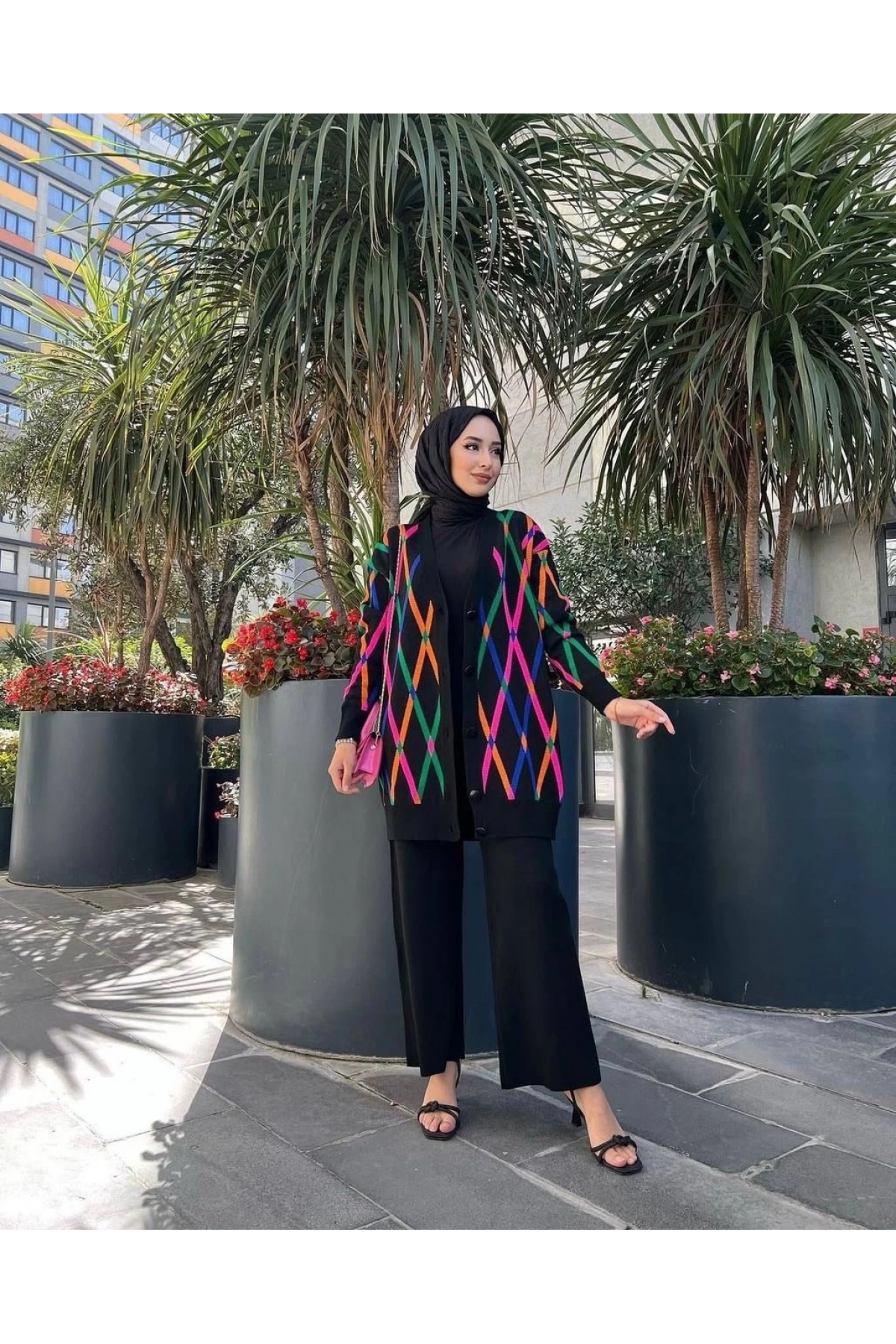 Hırkalı ikili takım çok renkli triko siyah