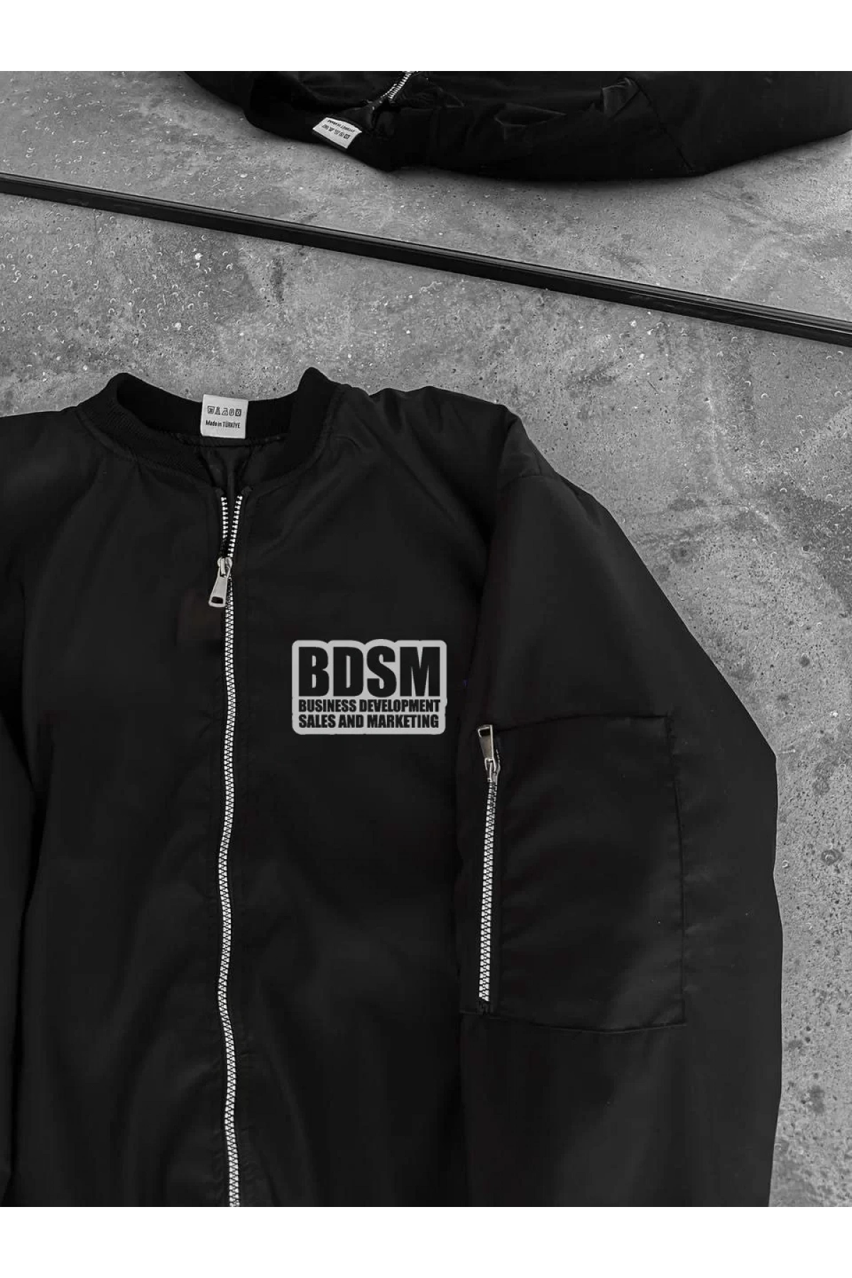 İçi Kapitone Astarlı Tam Kalıp BDSM Baskılı Bomber Ceket - Siyah