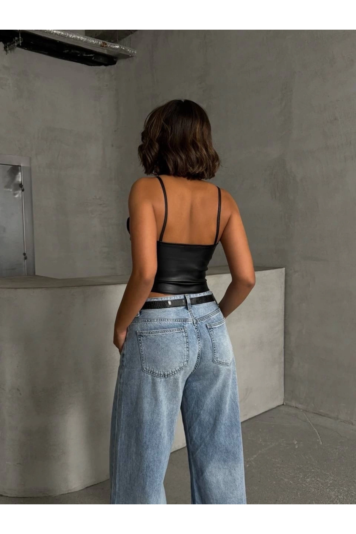İp askılı yandan fermuarlı rastale deri crop siyah s24113