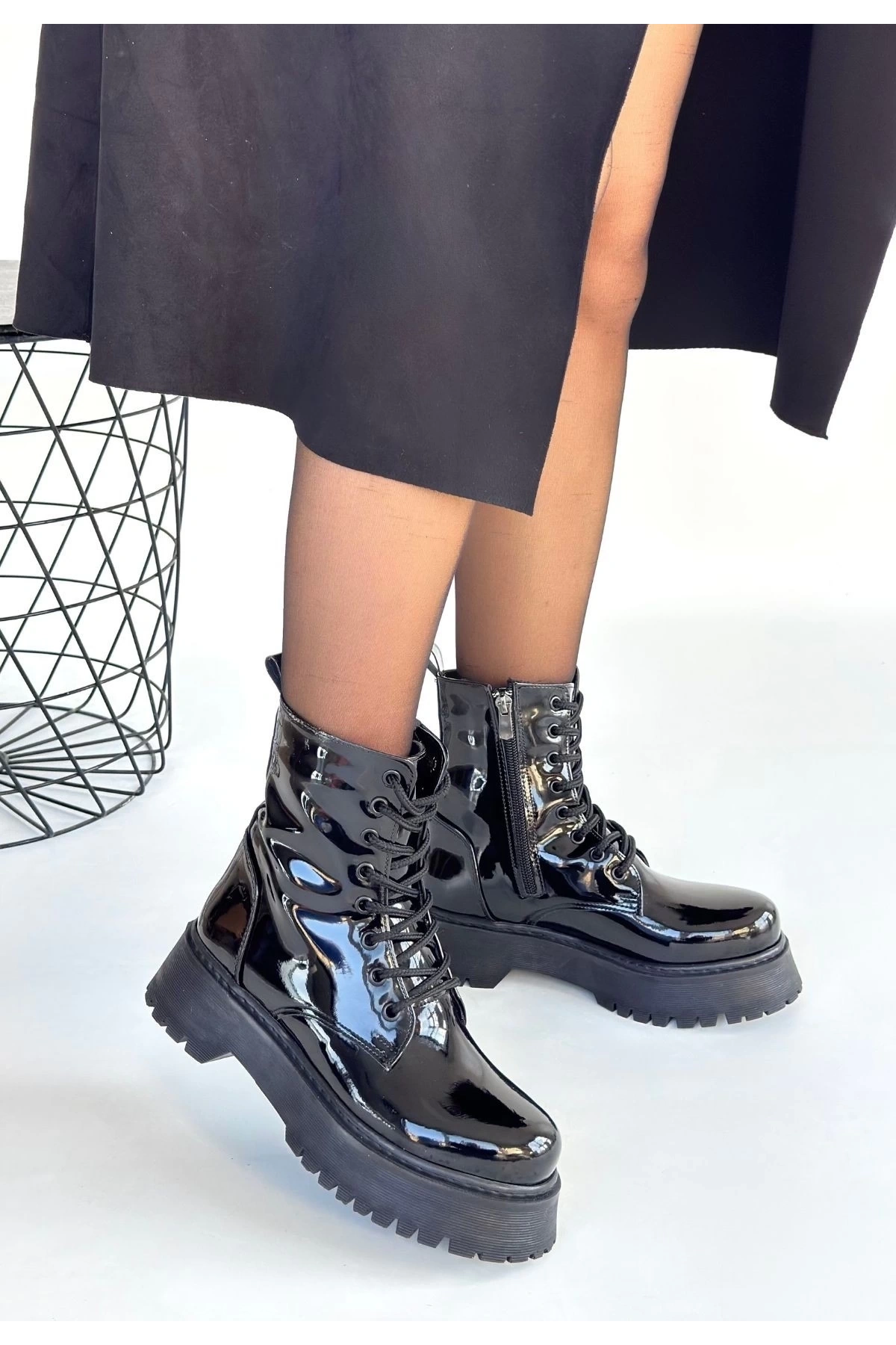 Jonni Siyah Rugan Bağcıklı Bot