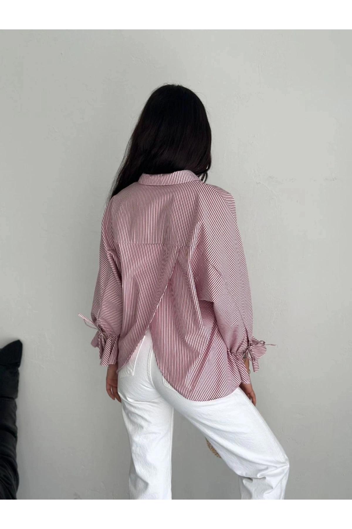 Kadın Arkası Asimetrik Yırtmaç Kesim Detaylı Cizgili Bluz Gömlek - Bordo