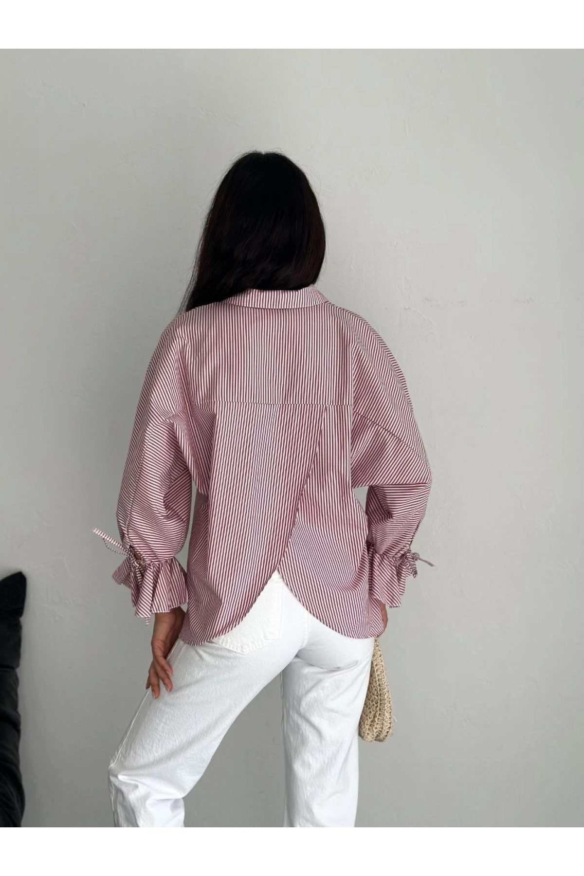 Kadın Arkası Asimetrik Yırtmaç Kesim Detaylı Cizgili Bluz Gömlek - Bordo