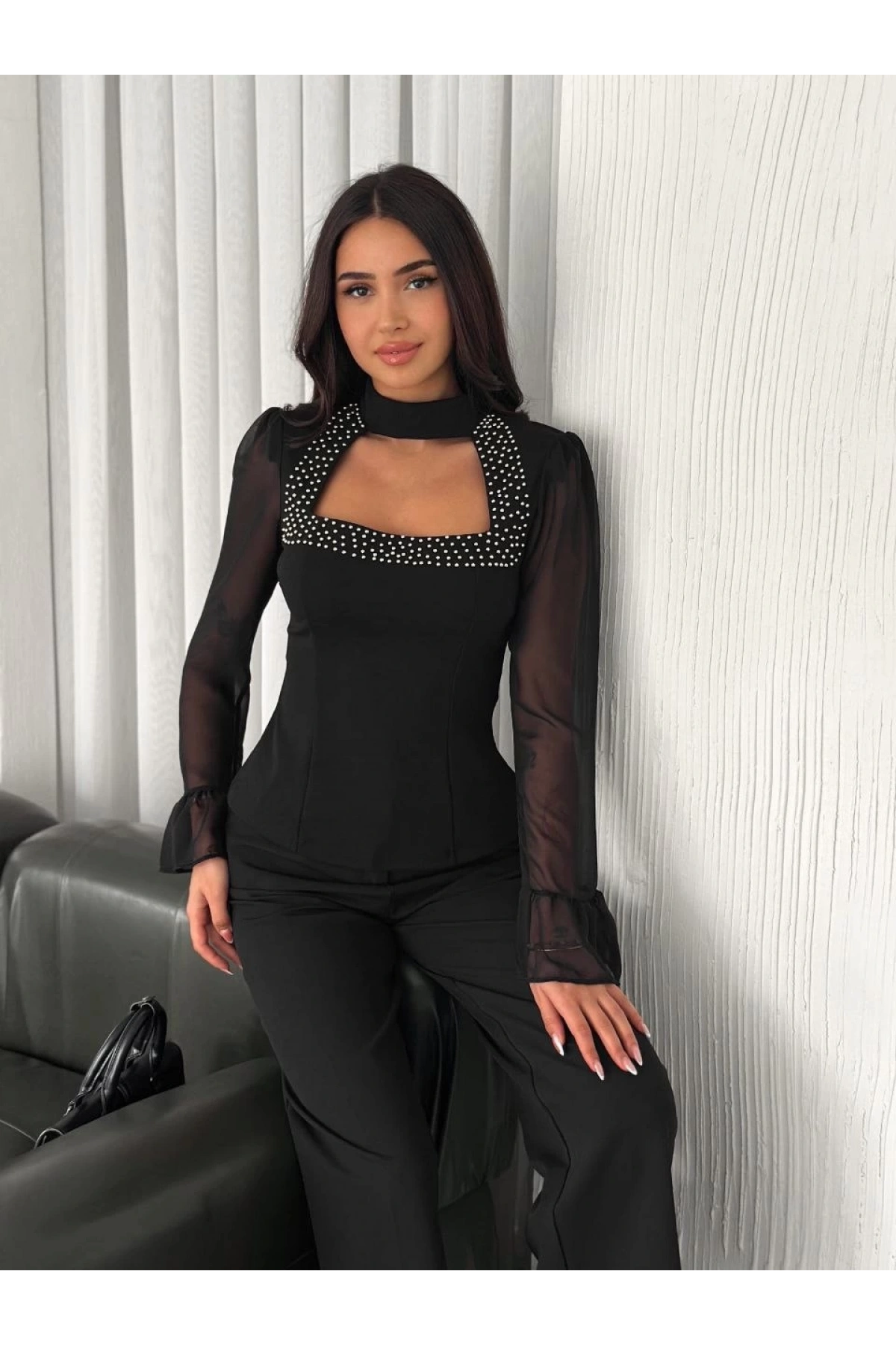 Penye Uzun Kollu Kadın Kolları Şifon Göğüste İnci Boncuk detaylı Bluz - Siyah