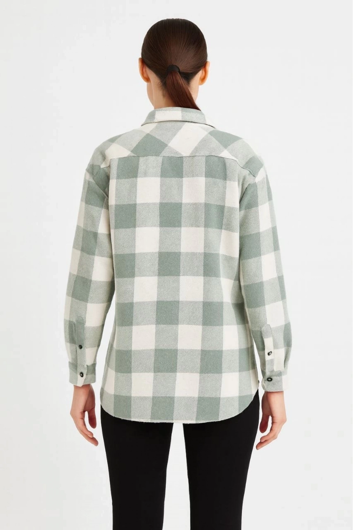 Kadın Oduncu Gömlek – Uzun Kollu, Şardonlu Kumaş, Kırmızı Beyaz Kareli Desen, Regular Fit, Çift Cepli, Manşetli Günlük Şık Stil - Su yeşili