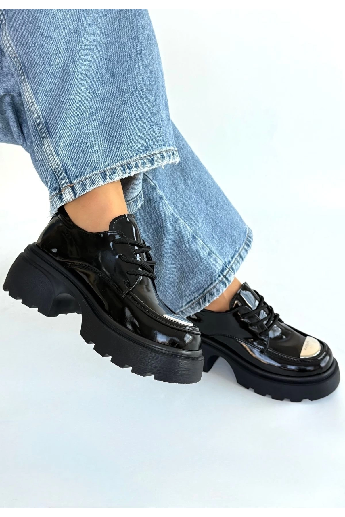 Kiya Siyah Rugan Dolgu Topuk Oxford Ayakkabı