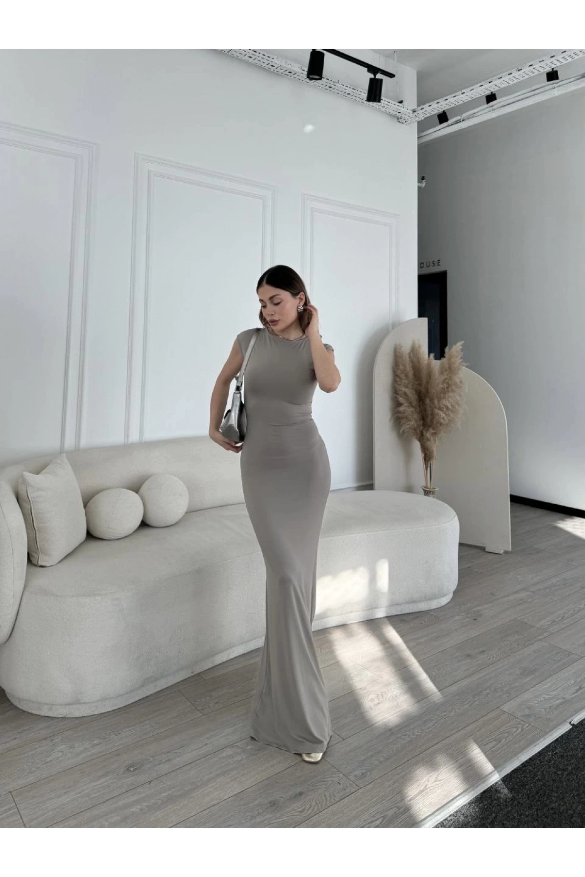 Kolsuz Uzun Likralı Elbise - Gri