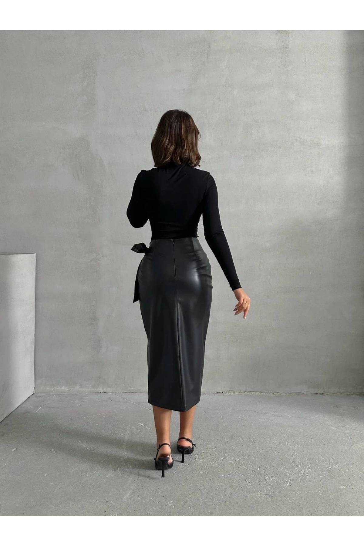 Kuşaklı uzun deri etek siyah h26414