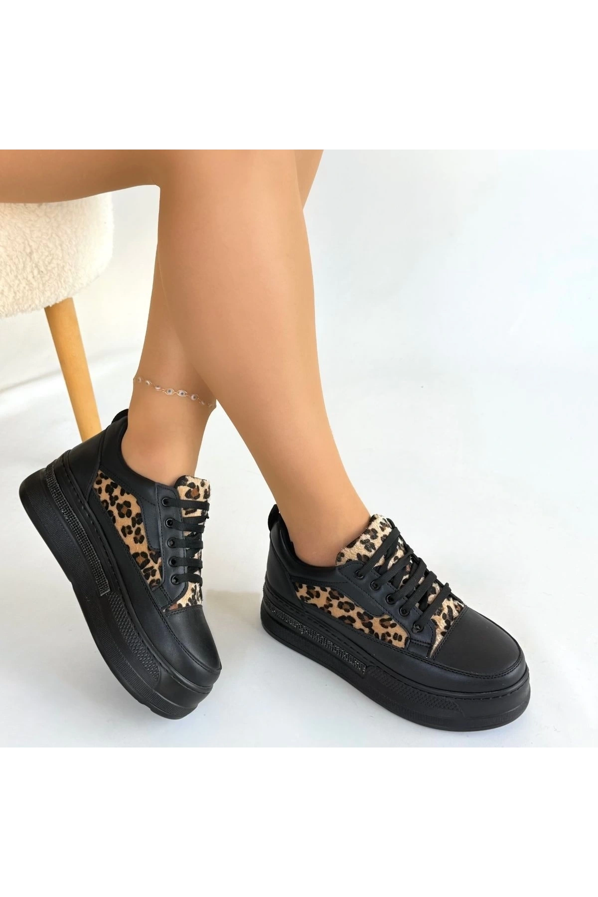Lorrin Siyah Cilt Leopar Detaylı Bağcıklı Spor Ayakkabı