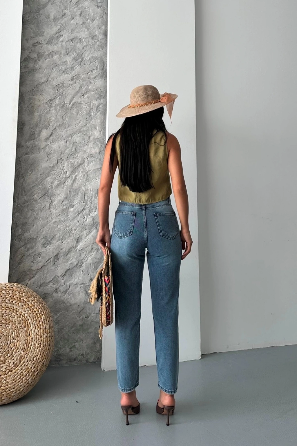 Mom fit kar yıkama bıyık detaylı jeans pantolon d2006