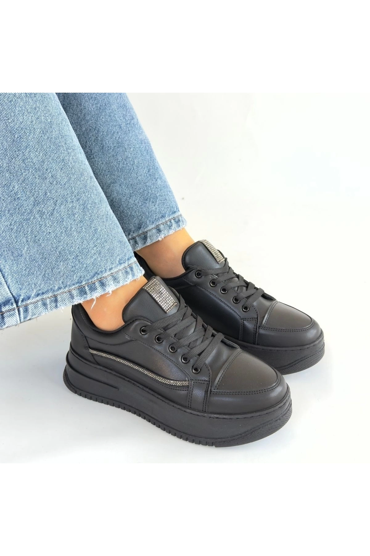 Natte Siyah Cilt Bağcıklı Spor Ayakkabı