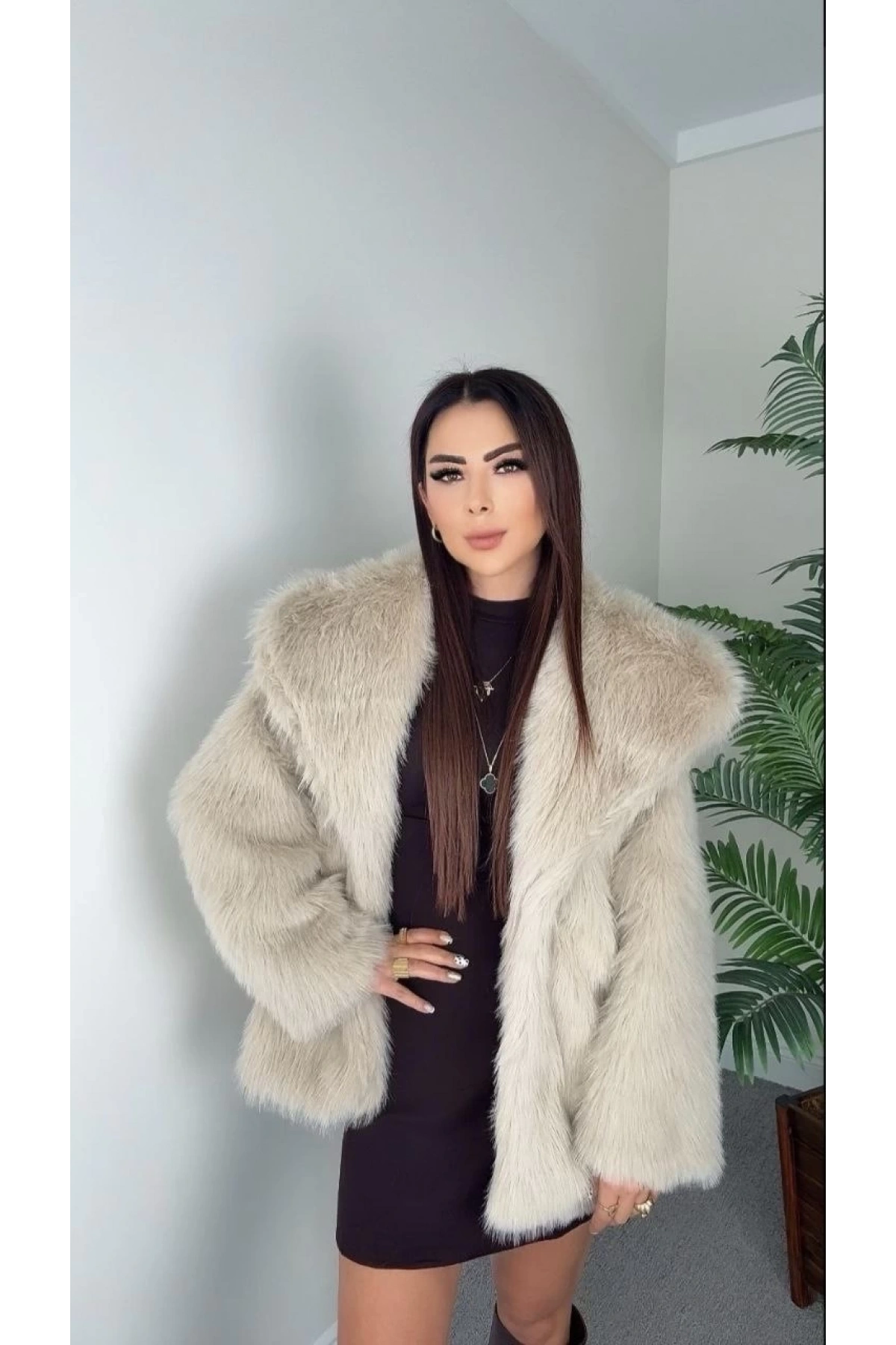 Önü çıtçıtlı loli kürk bej t4149