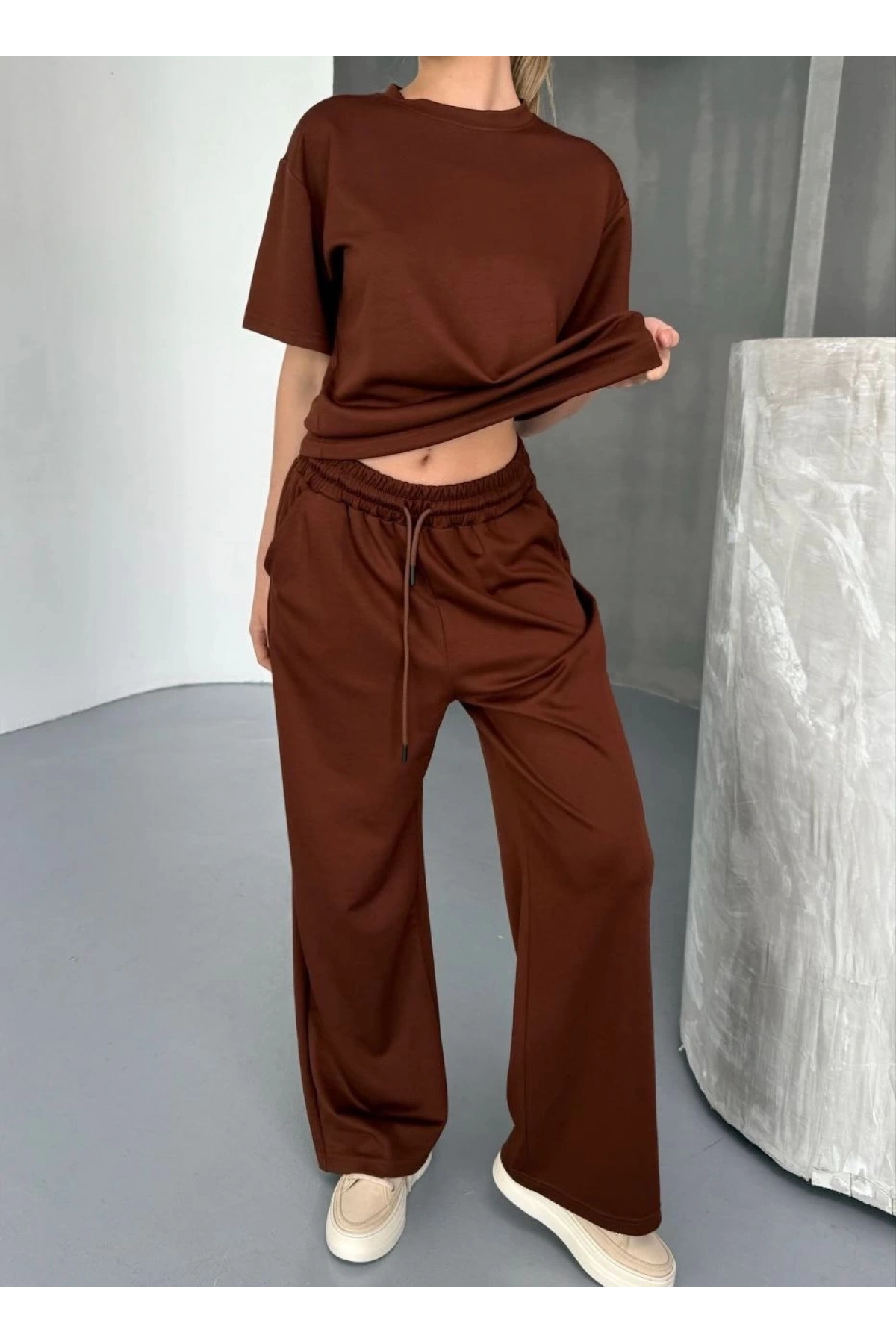 Osy Modal Yumuşak Dokulu Kumaş Kısa Kollu Bluz Rahat Pantalon ikili Takım- Kahverengi