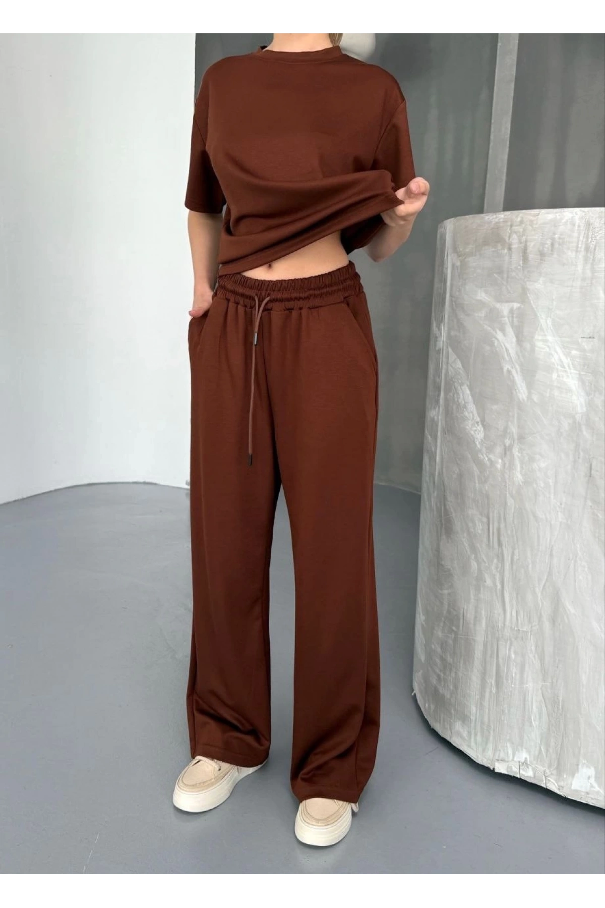 Osy Modal Yumuşak Dokulu Kumaş Kısa Kollu Bluz Rahat Pantalon ikili Takım- Kahverengi