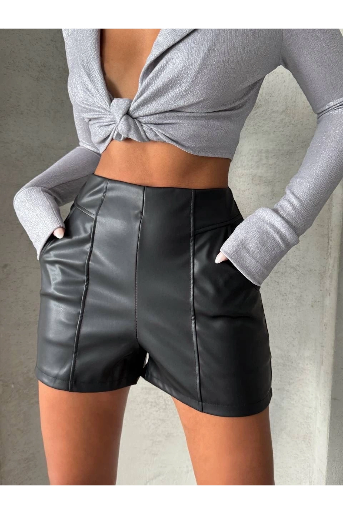Parçalı cepli deri şort siyah w26312