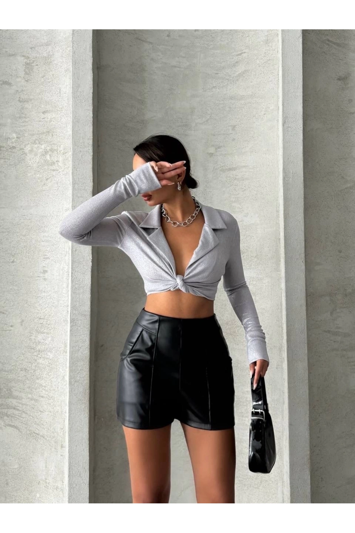 Parçalı cepli deri şort siyah w26312