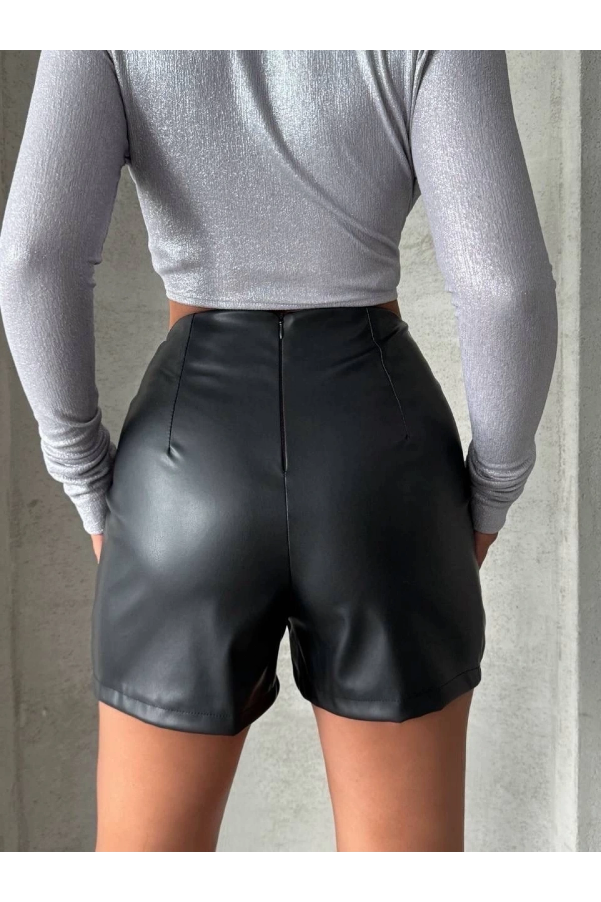 Parçalı cepli deri şort siyah w26312