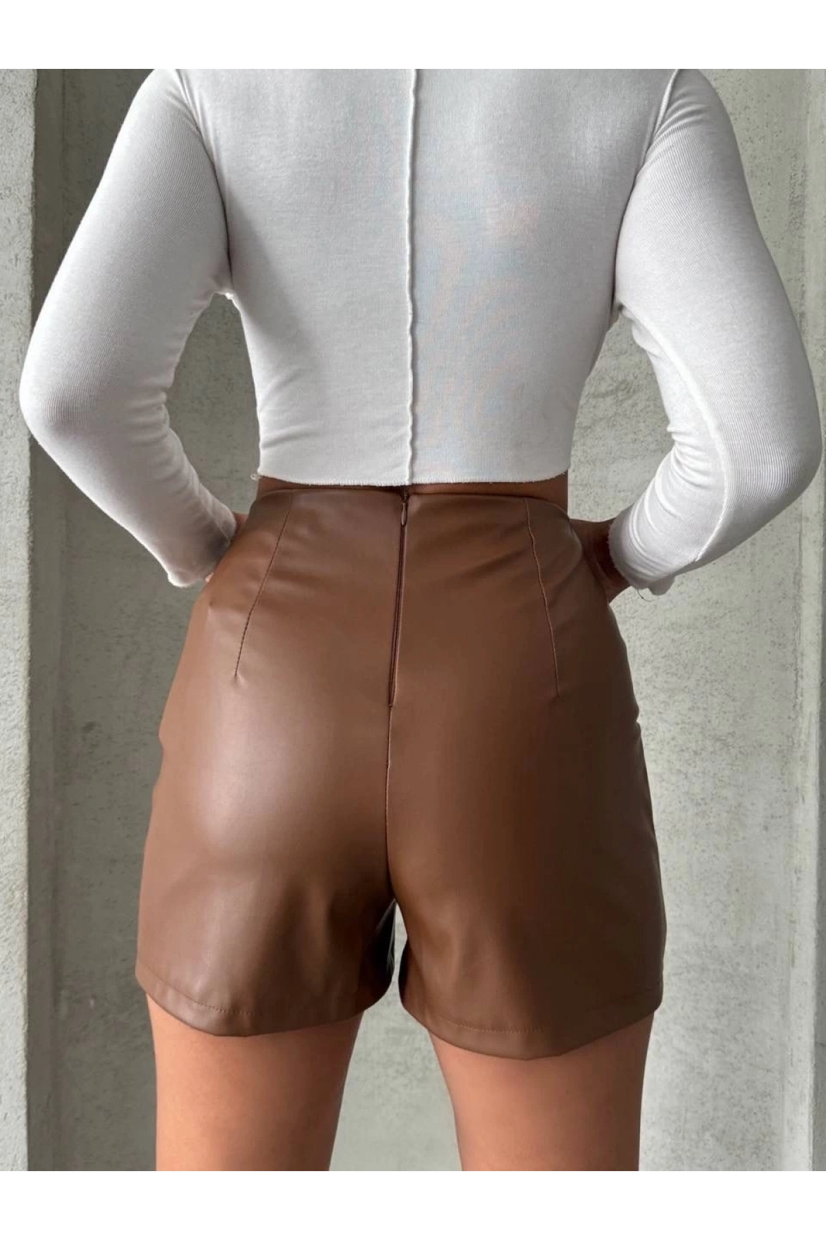 Parçalı cepli deri şort taba w26312