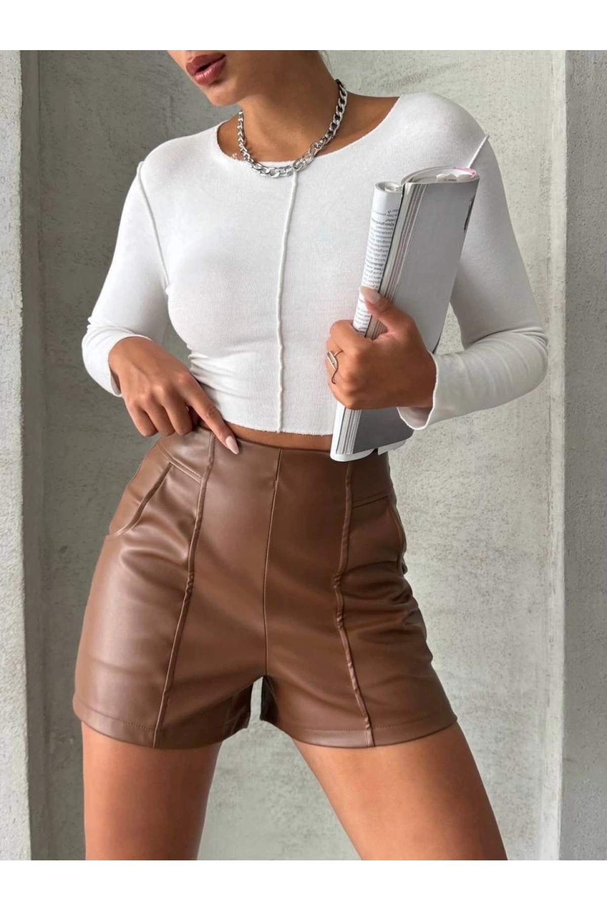 Parçalı cepli deri şort taba w26312