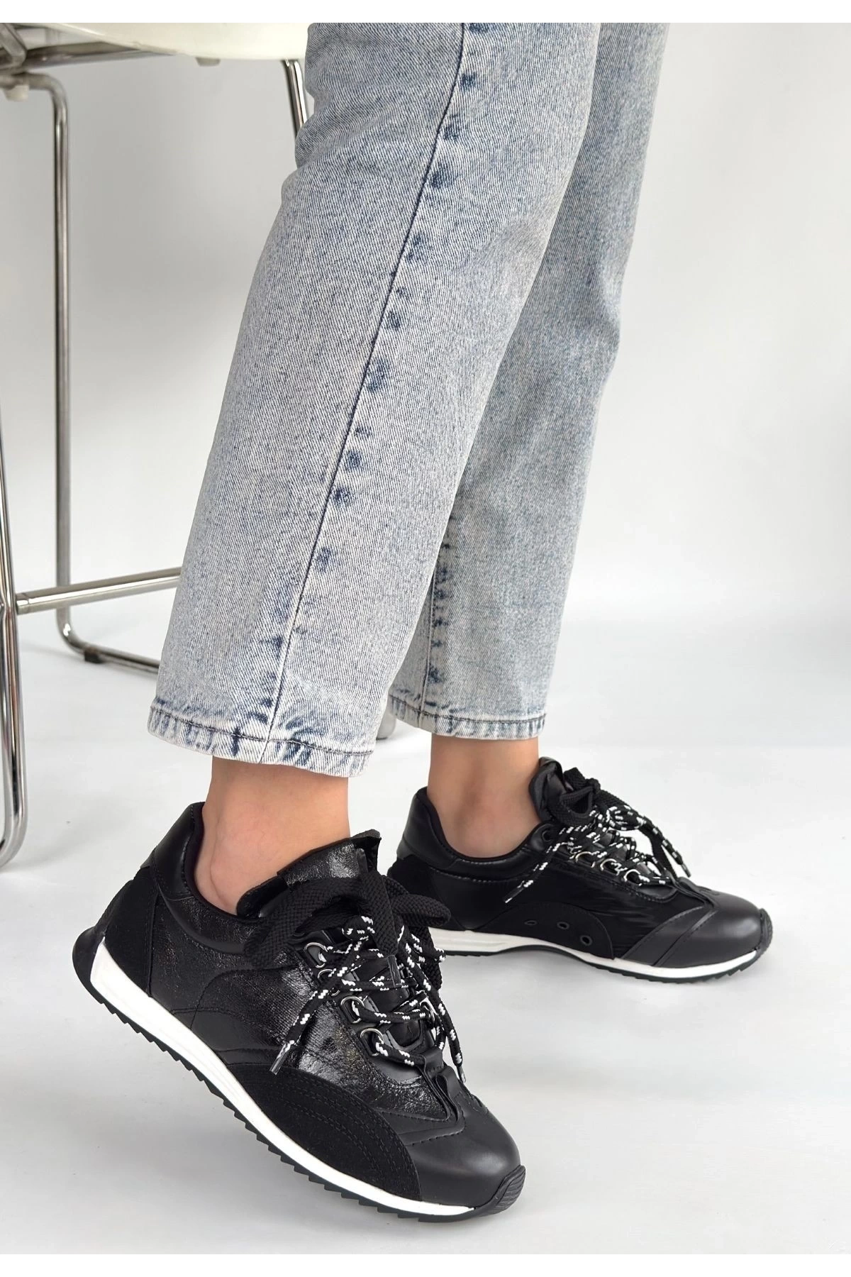 Ranu Siyah Cilt Paraşüt Detaylı Bağcıklı Spor Ayakkabı