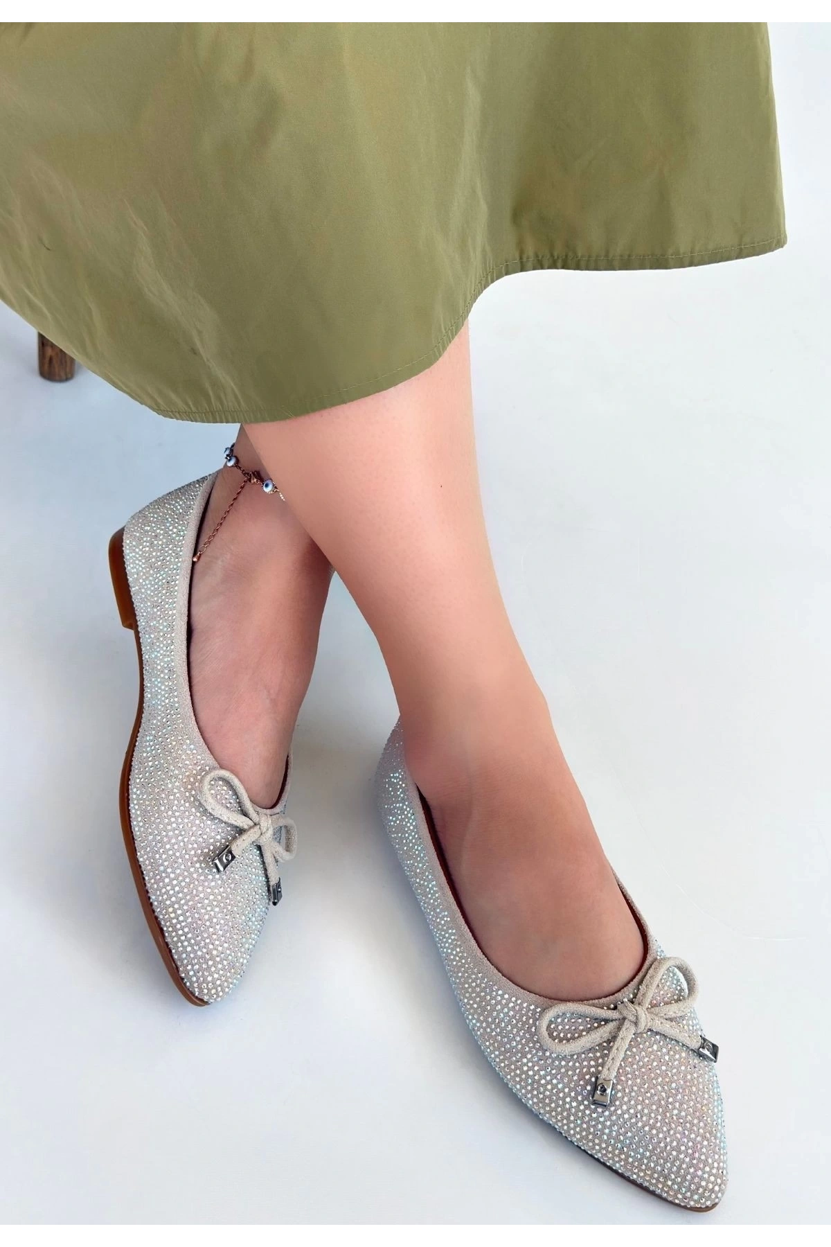 Sarra Bej Saten İşlemeli Babet Ayakkabı