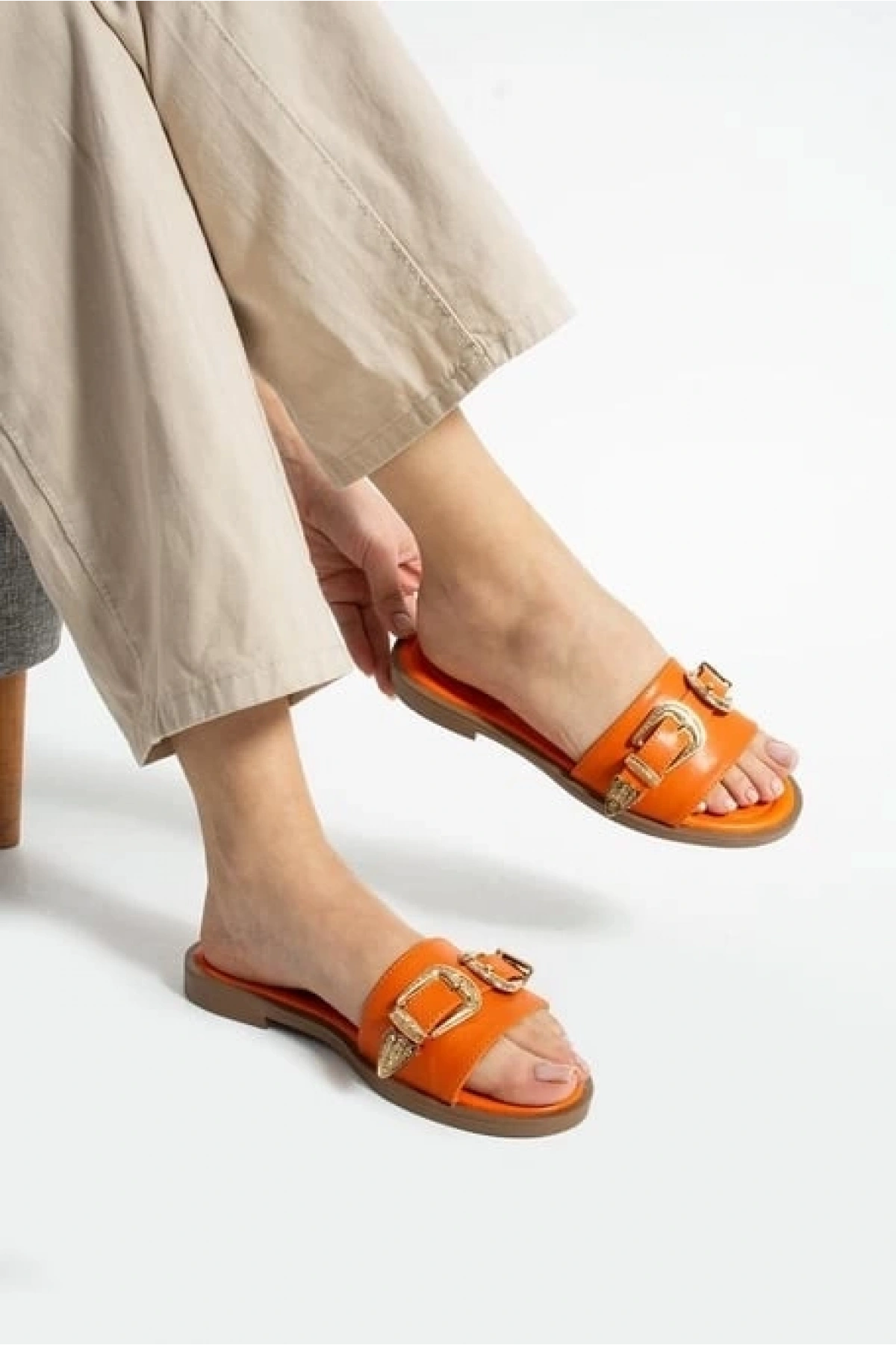 Sene Turuncu Cilt Terlik