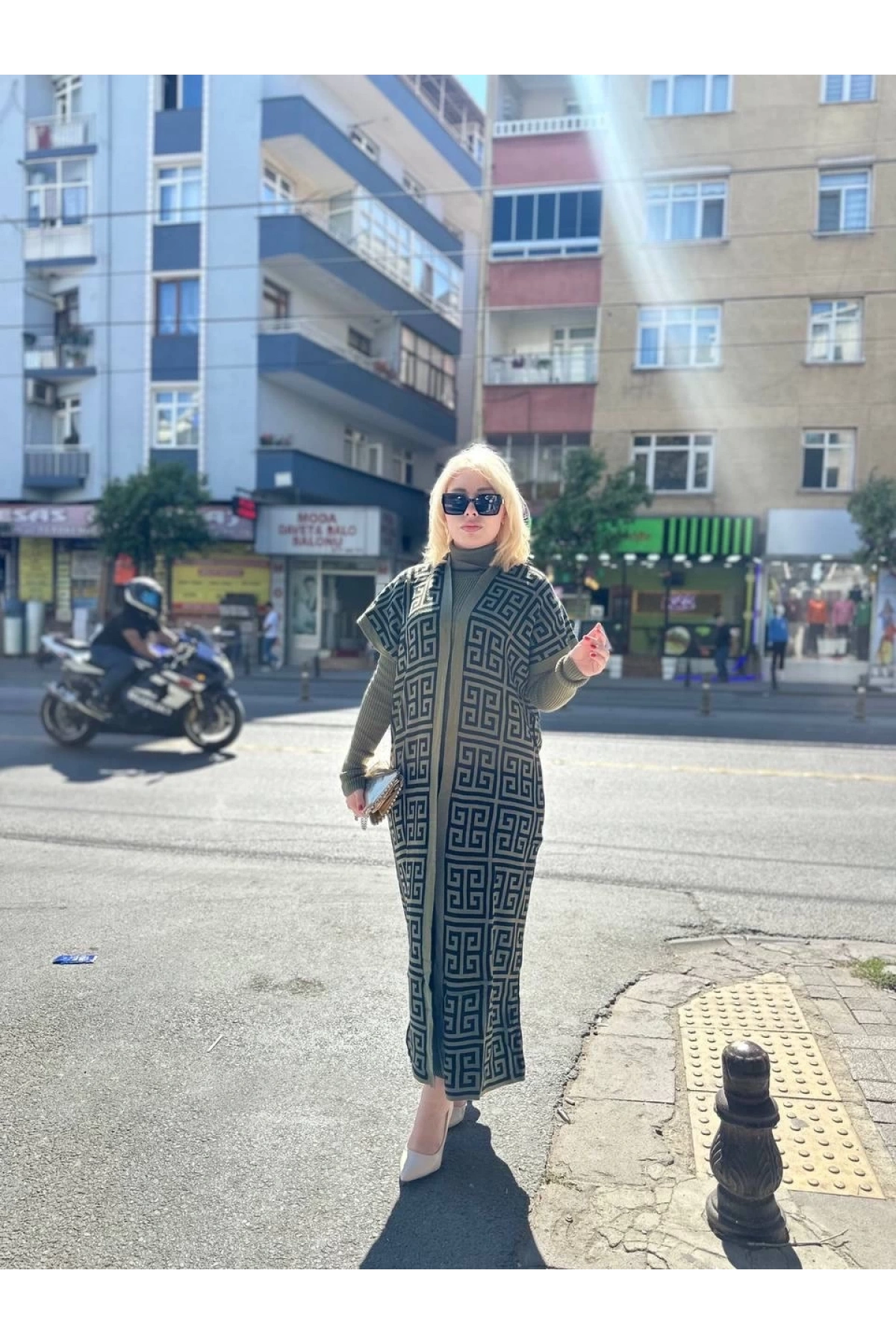 Siyah çizgi desenli elbiseli hırka triko takım haki