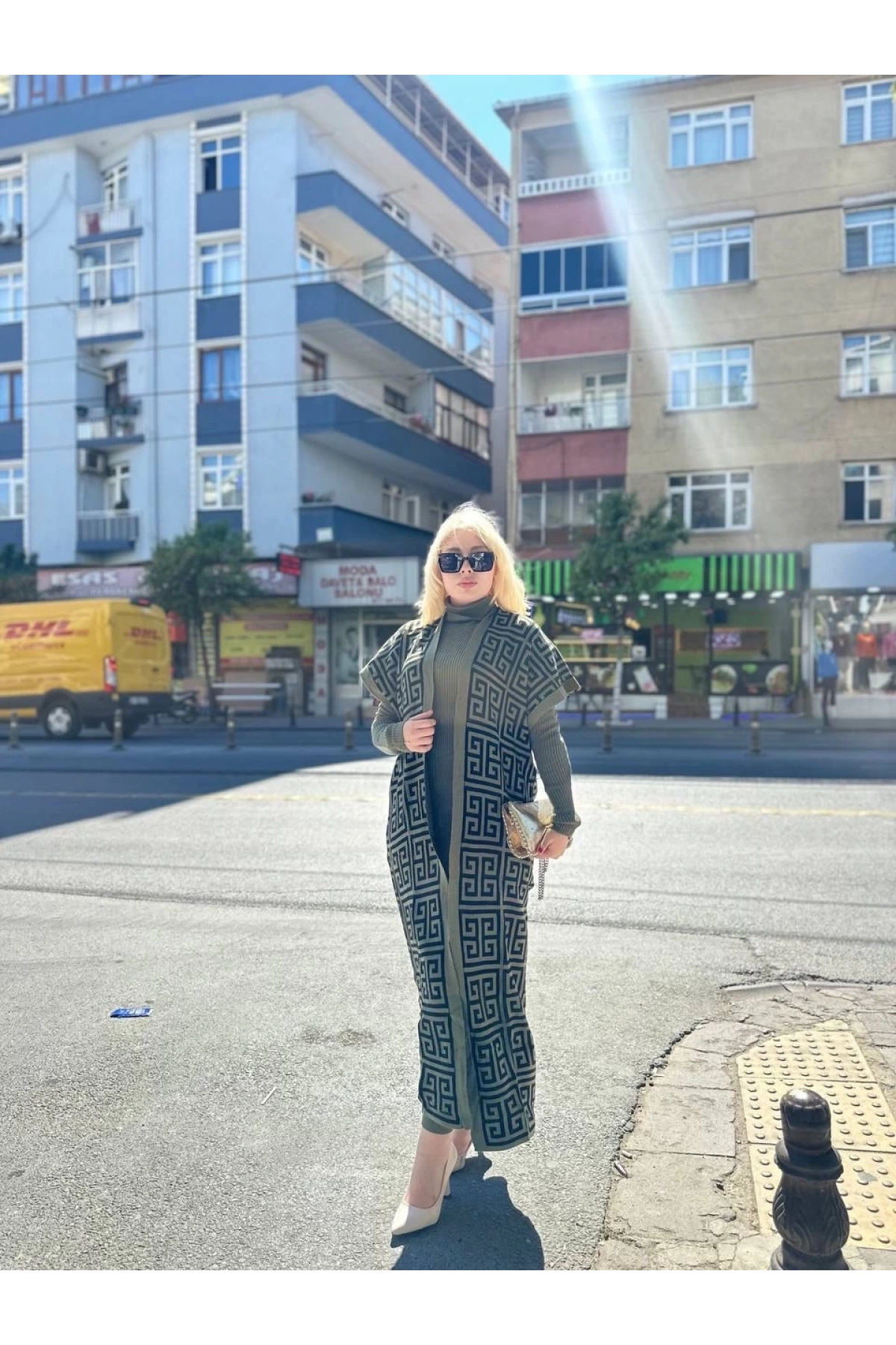 Siyah çizgi desenli elbiseli hırka triko takım haki