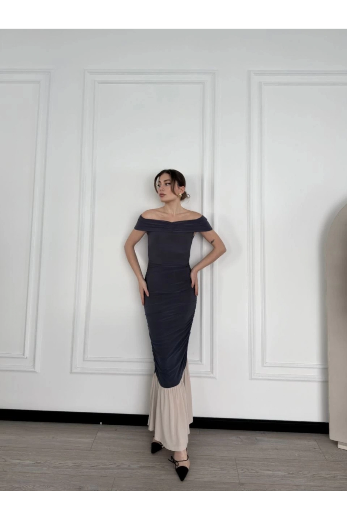 Striptiz Omuzlu Uzun Elbise- Füme
