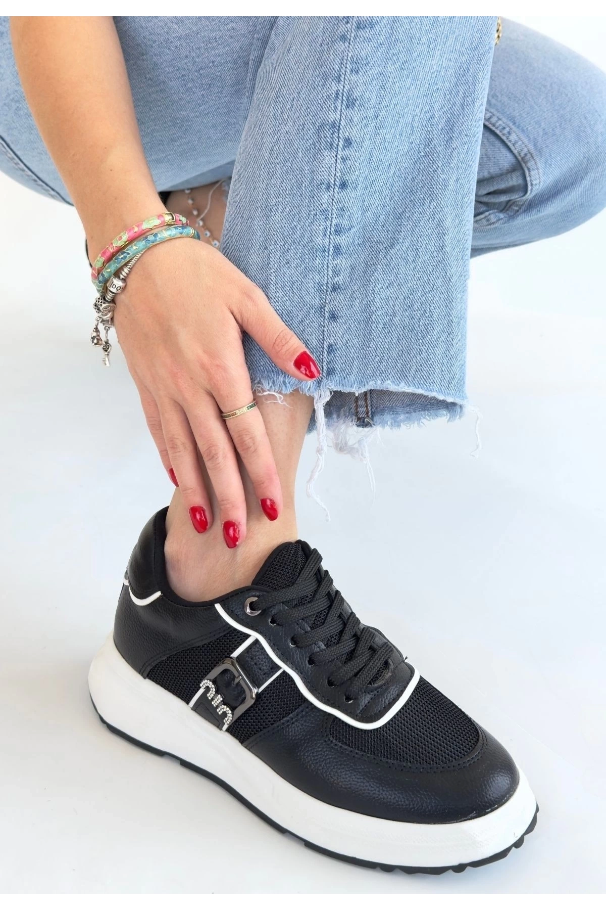 Tanwe Siyah Cilt Bağcıklı Spor Ayakkabı