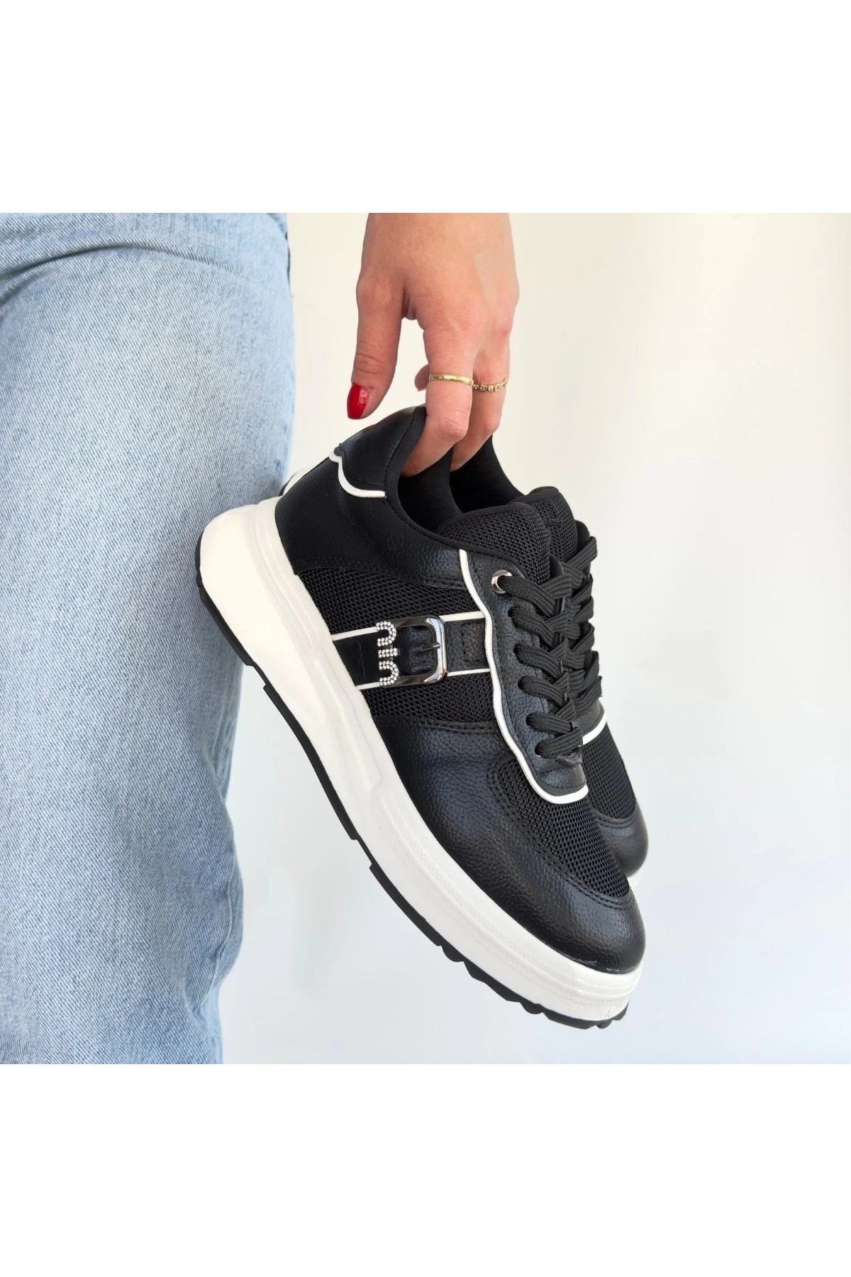 Tanwe Siyah Cilt Bağcıklı Spor Ayakkabı