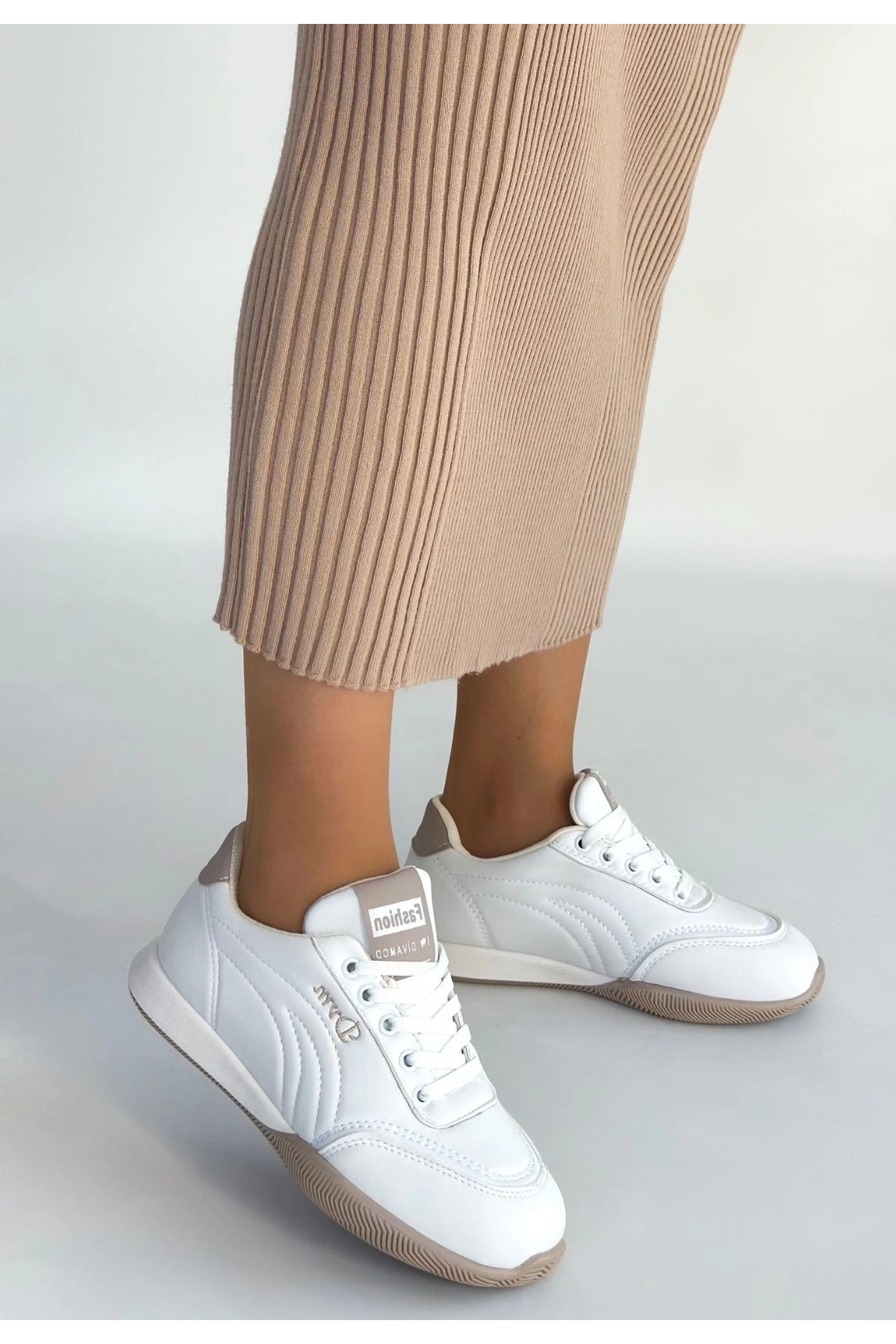 Tawen Beyaz Cilt Bağcıklı Spor Ayakkabı