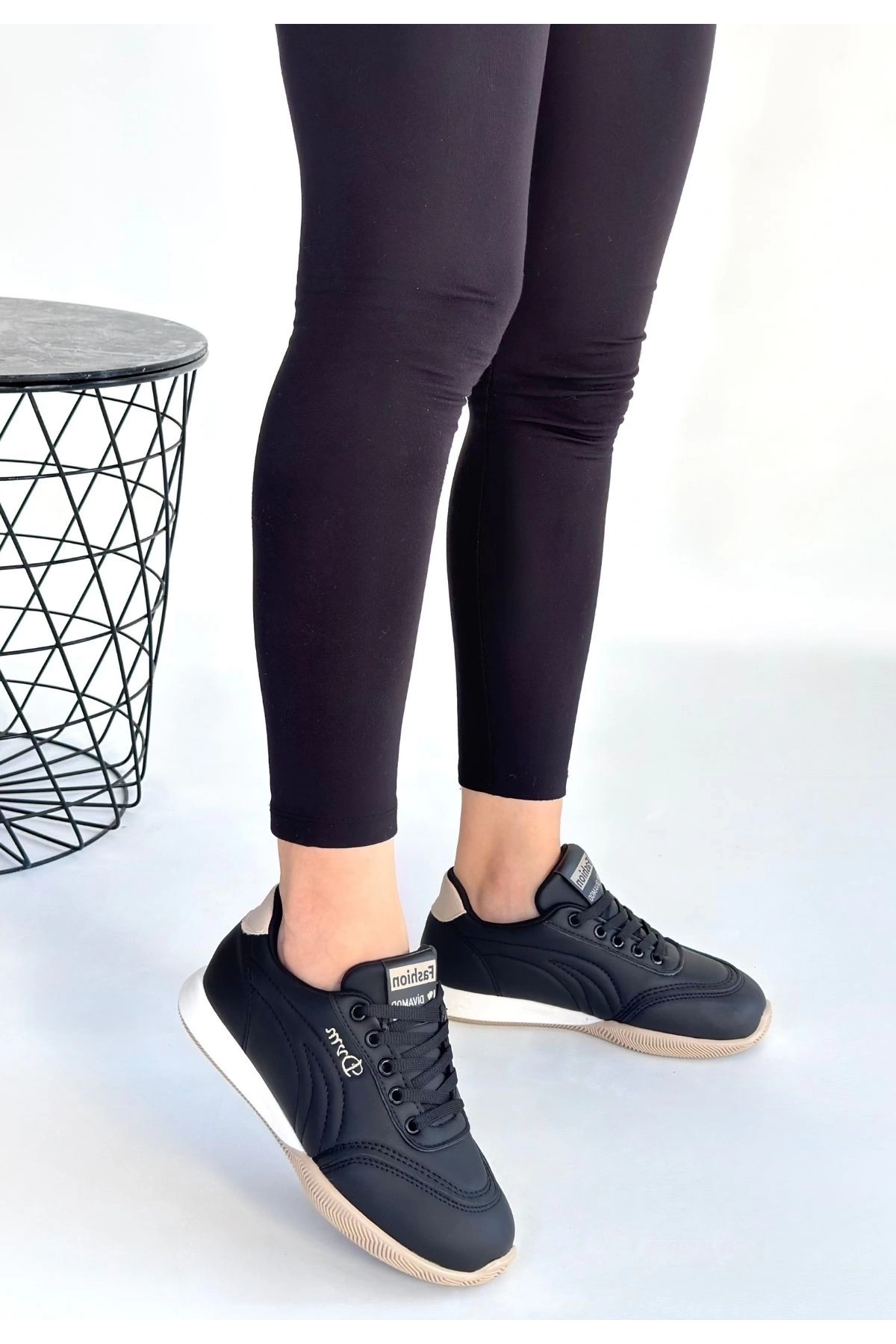 Tawen Siyah Cilt Bej Tabanlı Bağcıklı Spor Ayakkabı