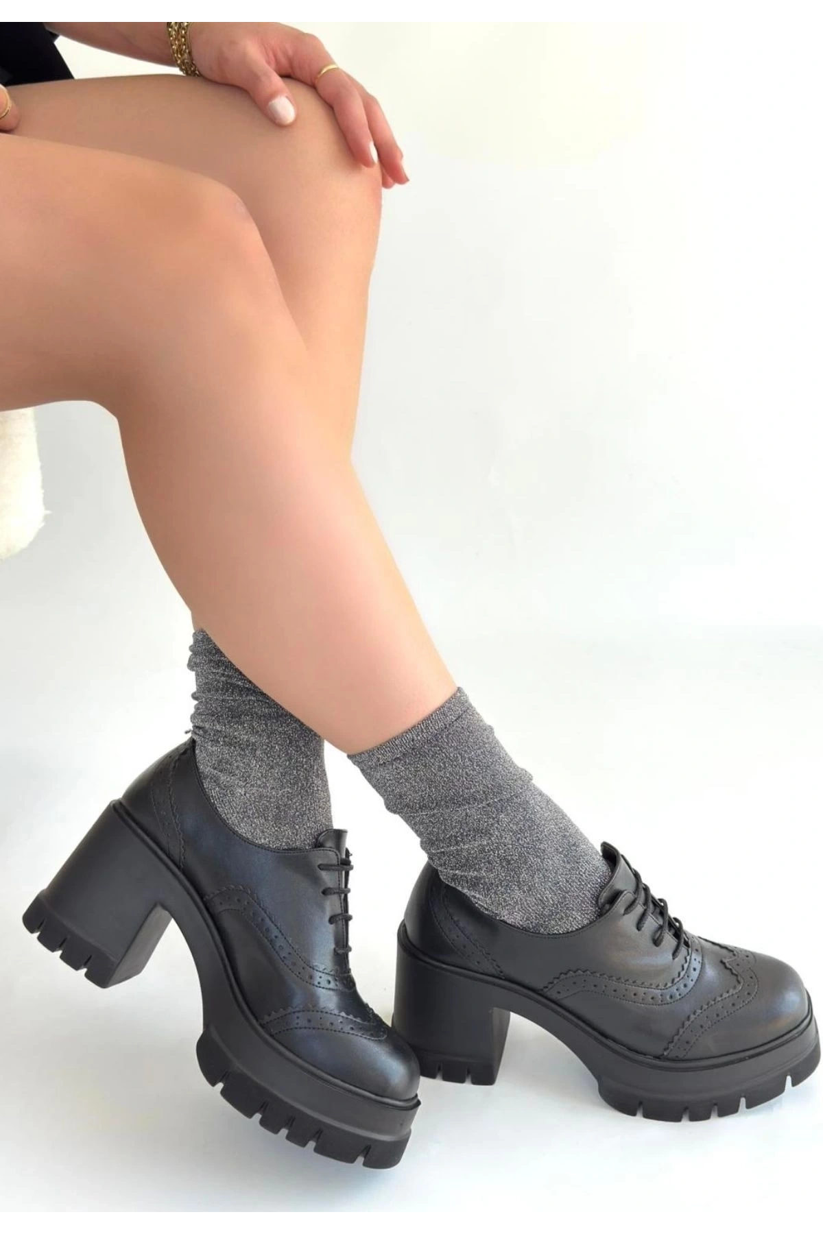 Tiwer Siyah Cilt Dolgu Topuk Ayakkabı