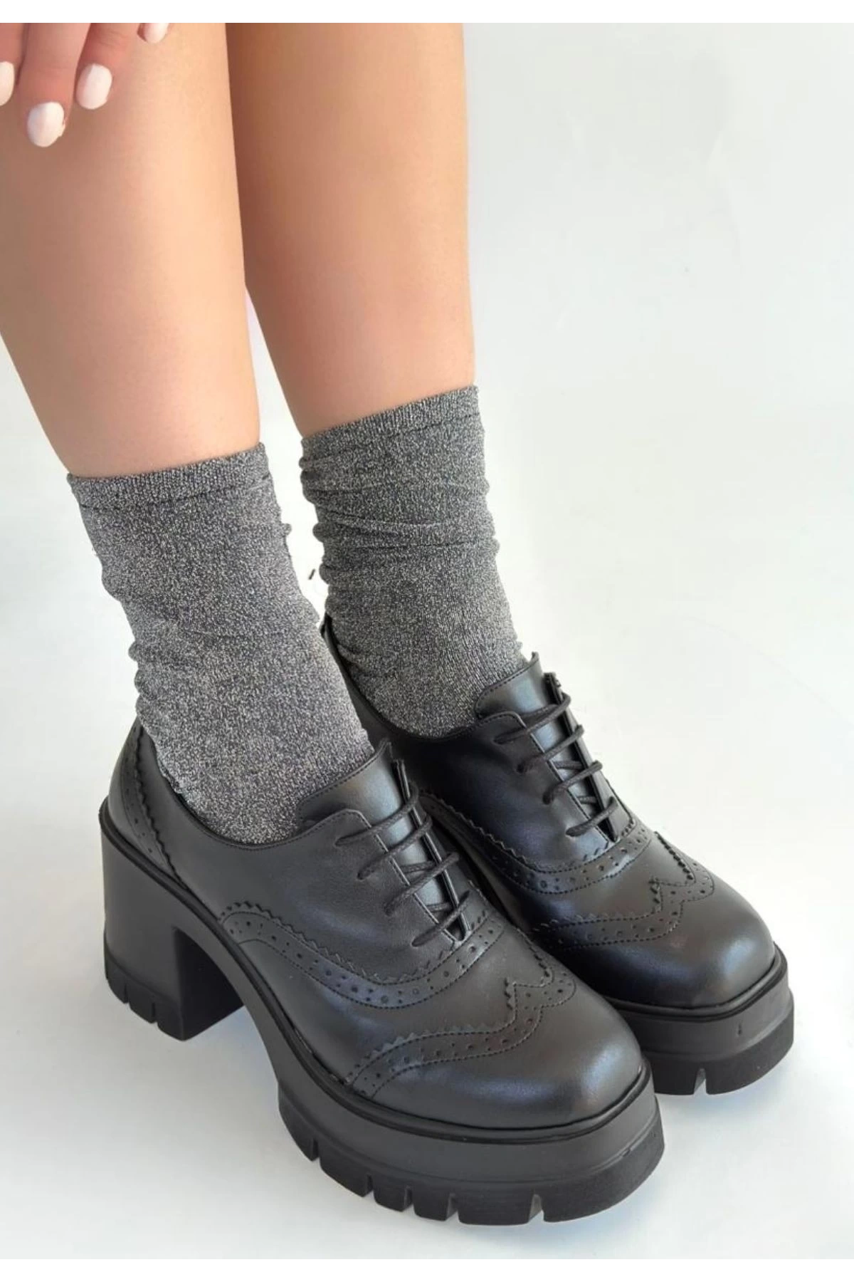 Tiwer Siyah Cilt Dolgu Topuk Ayakkabı